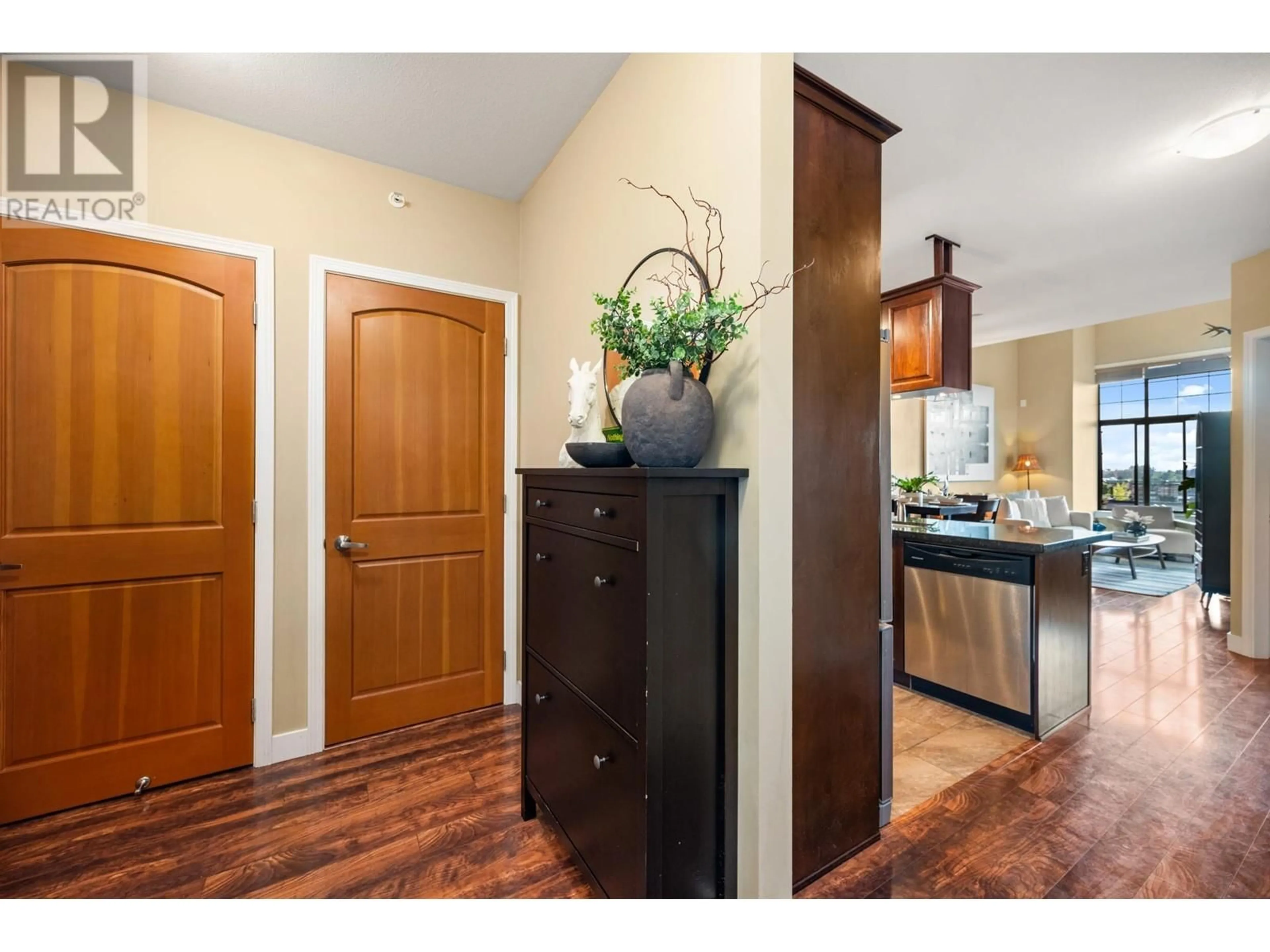 Indoor entryway for 410 - 11887 BURNETT STREET, Maple Ridge British Columbia V2X6P6