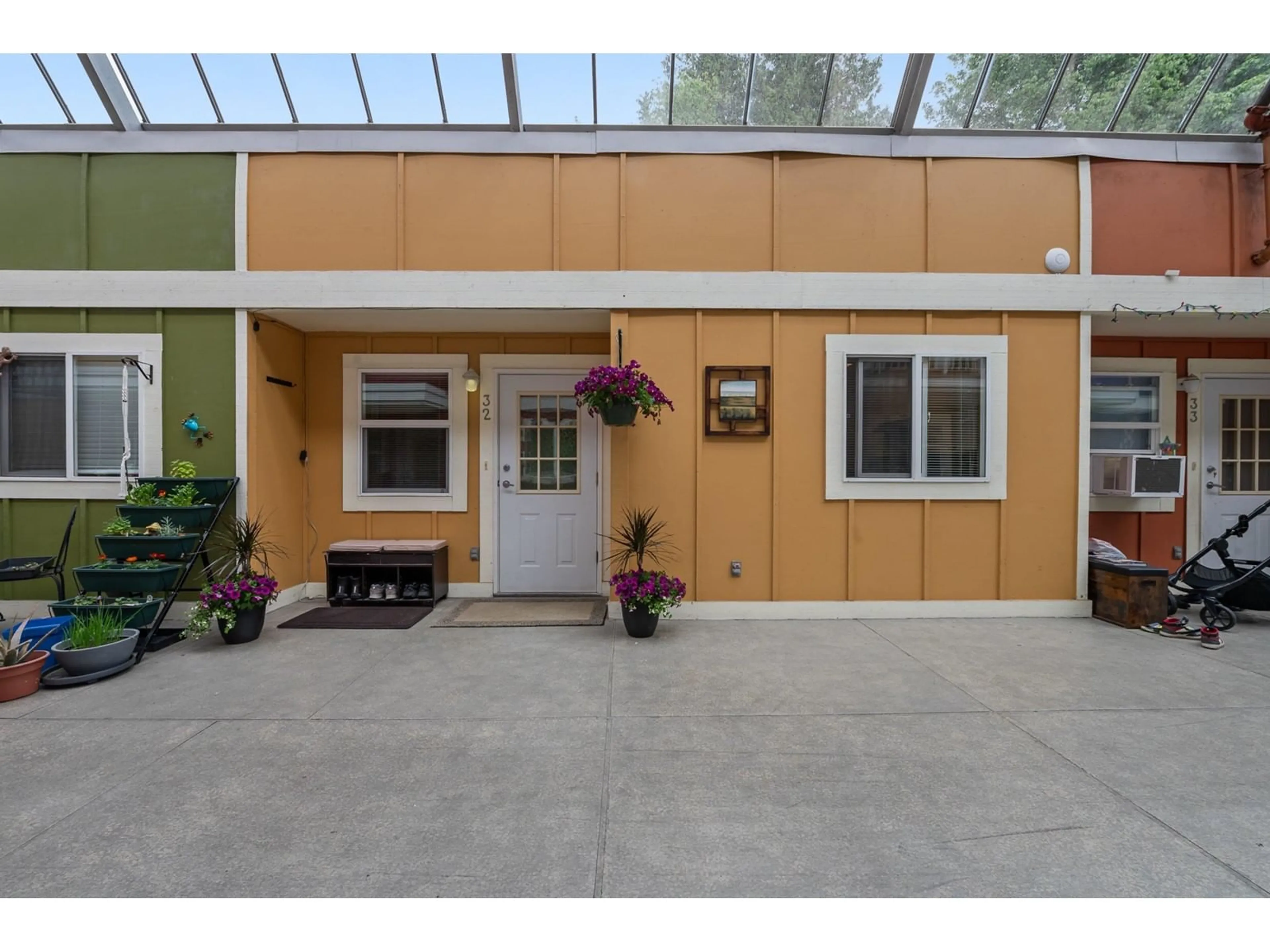 Indoor entryway for 32 - 20543 96, Langley British Columbia V1M3W3