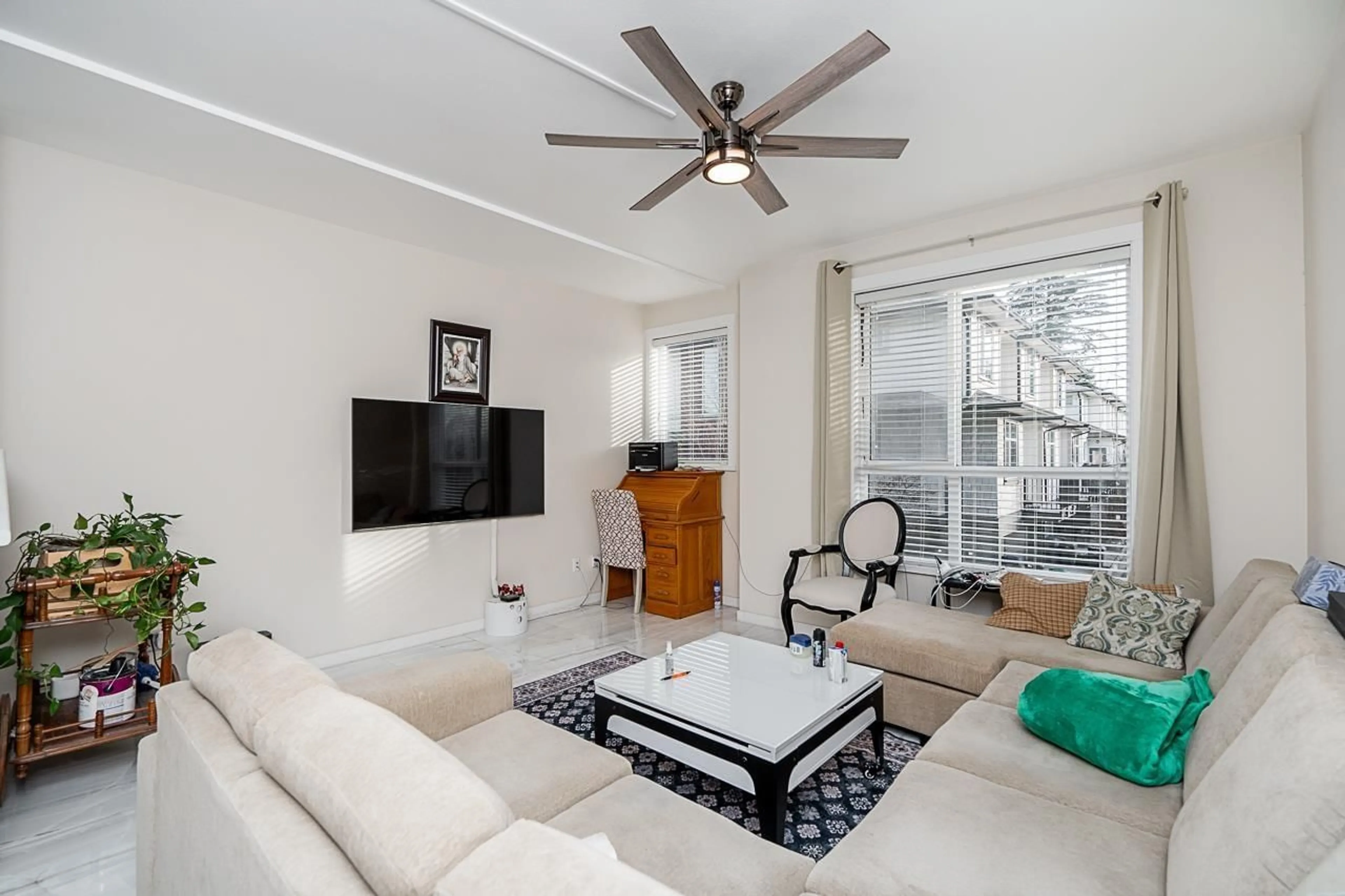 Living room with furniture, unknown for 42 - 8355 164, Surrey British Columbia V4N1E3