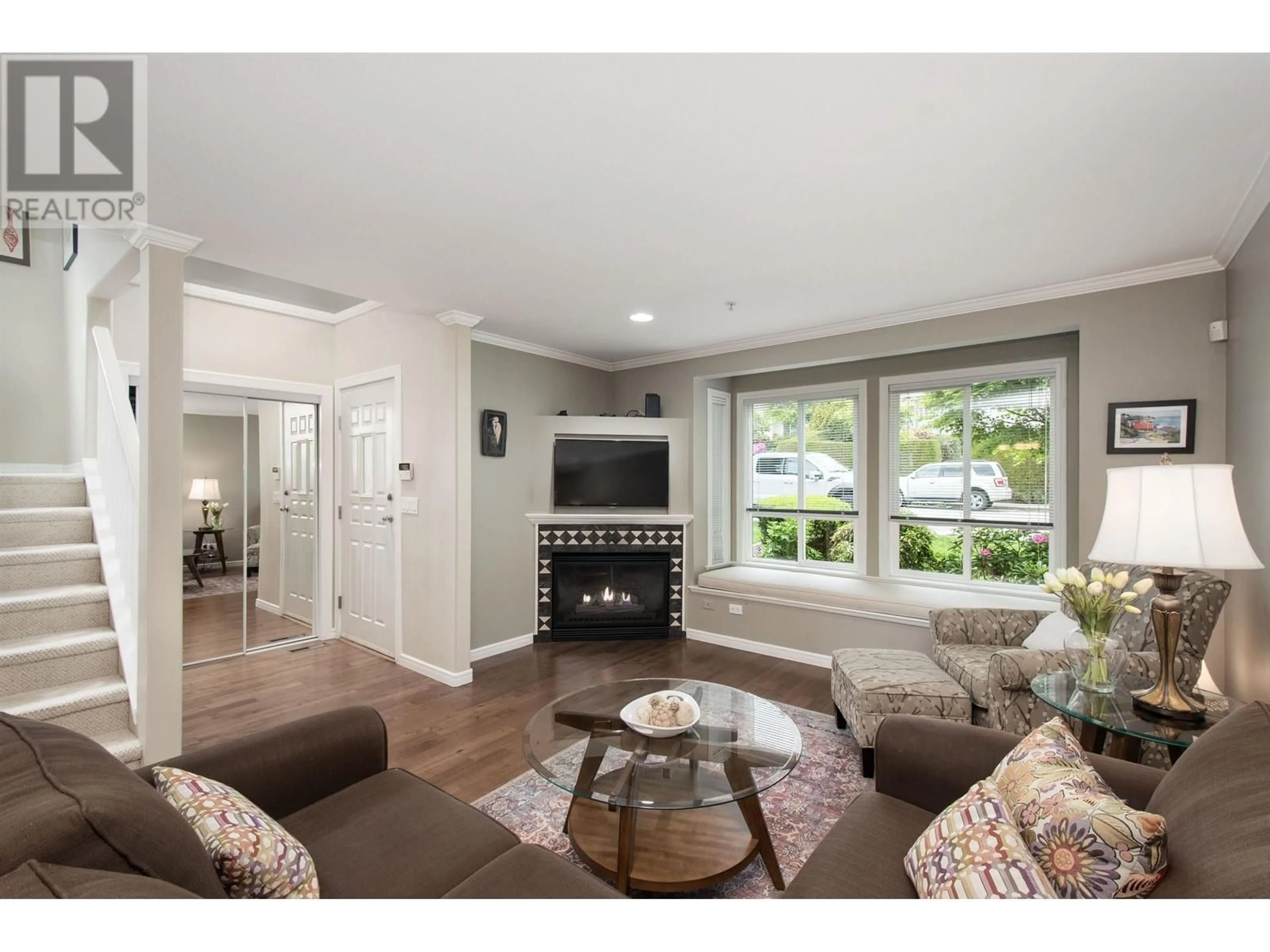 Living room with furniture, wood/laminate floor for 279 5TH STREET, North Vancouver British Columbia V7L1L8