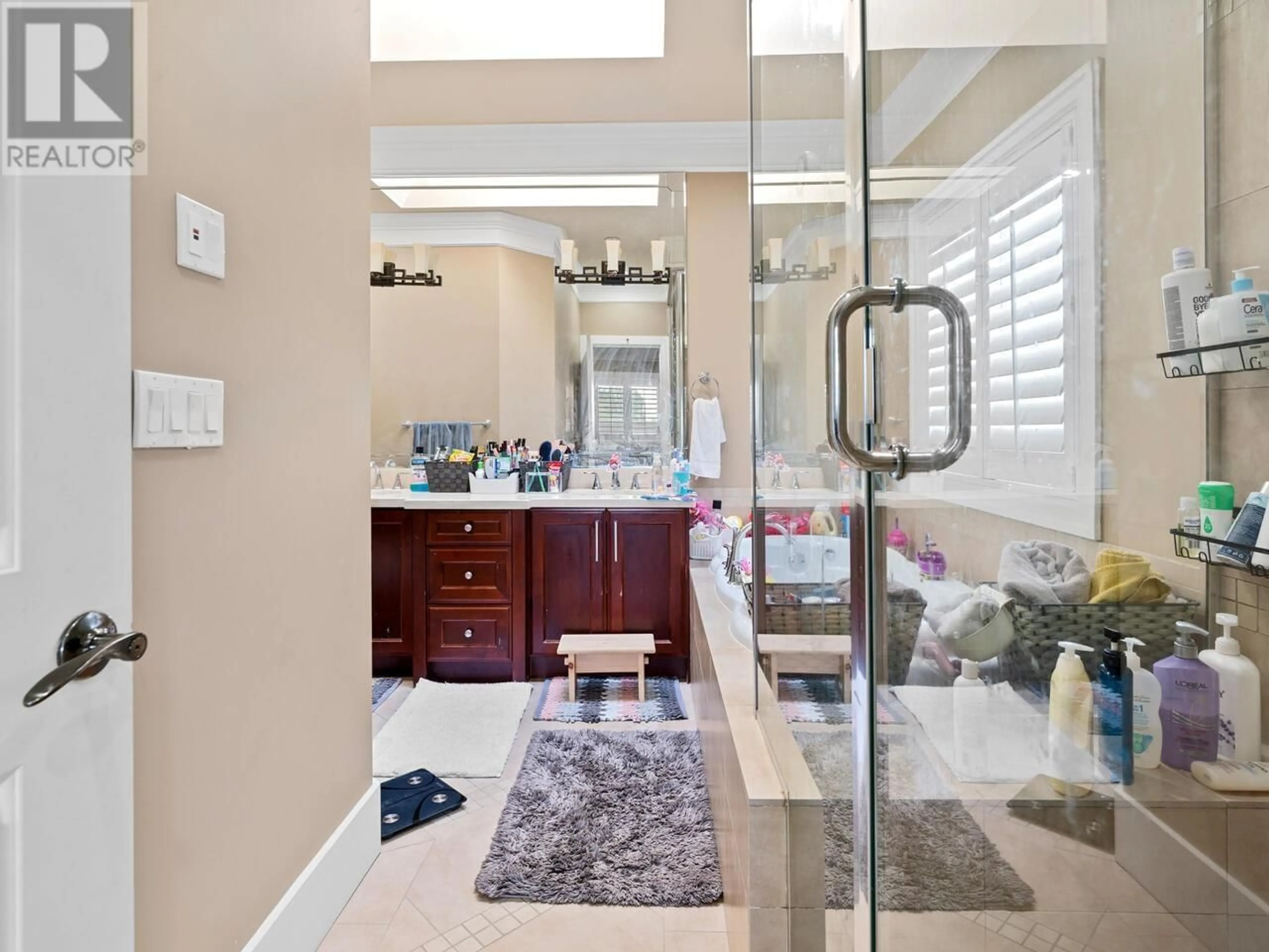 Contemporary bathroom, ceramic/tile floor for 10020 NO. 4 ROAD, Richmond British Columbia V7A2Z4