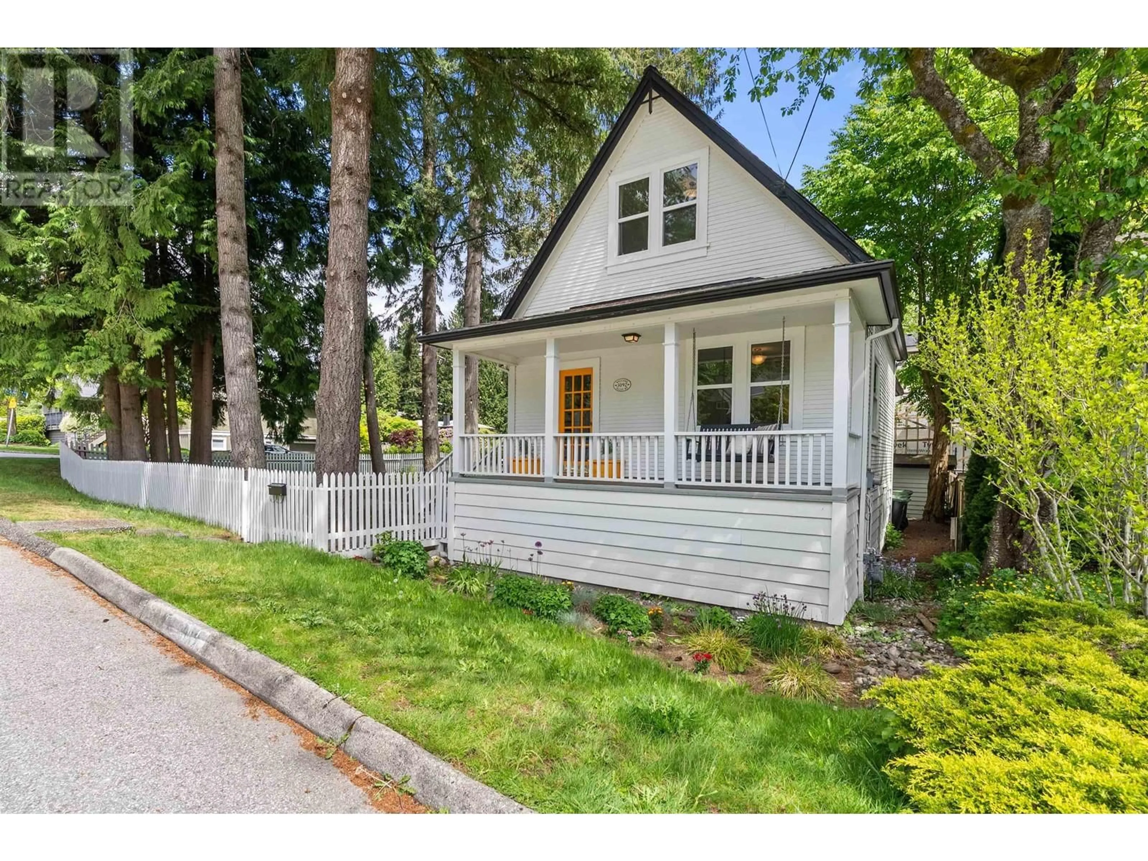 Home with vinyl exterior material, street for 3092 ALLAN ROAD, North Vancouver British Columbia V7J3C4