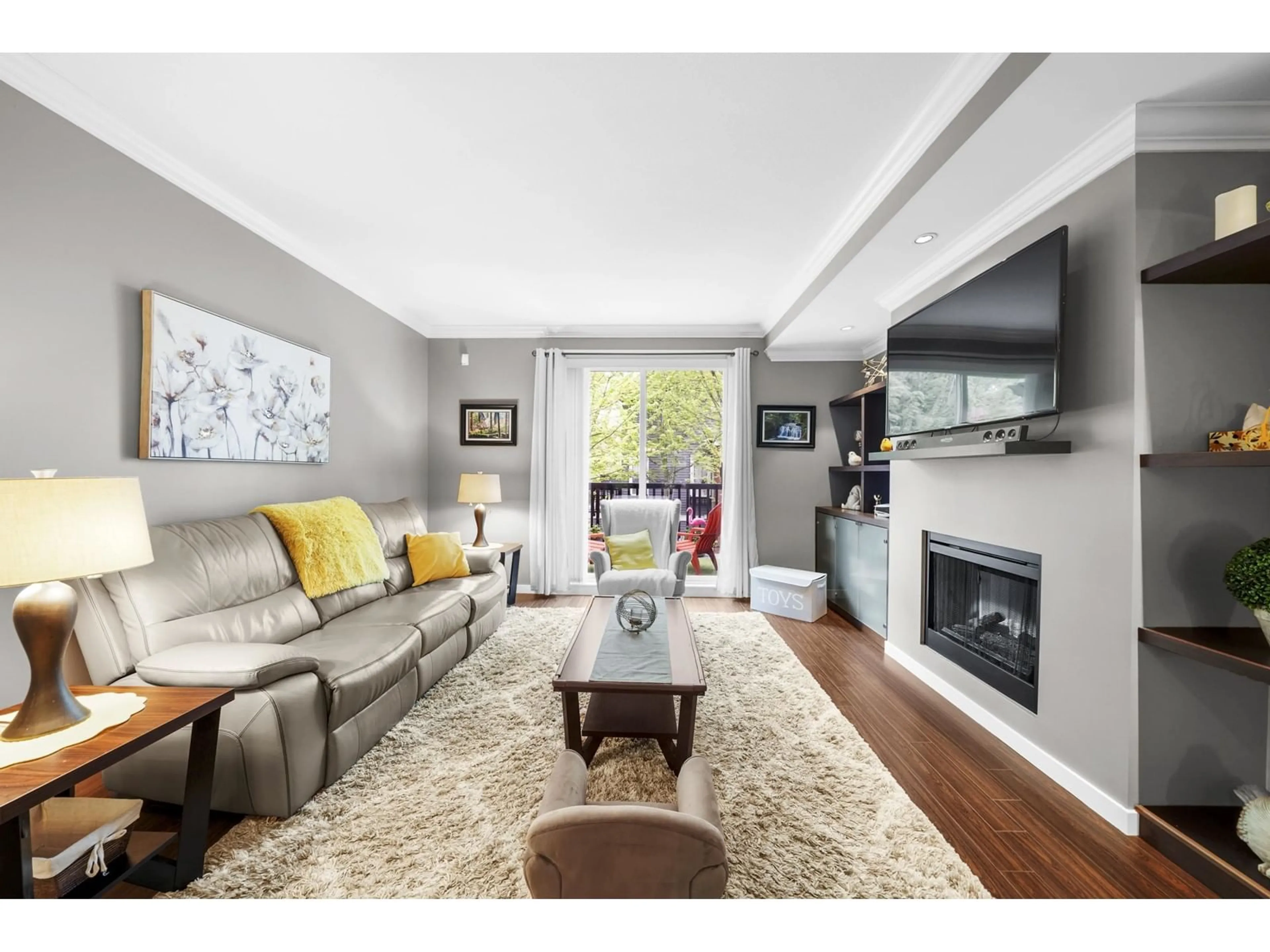 Living room with furniture, wood/laminate floor for 68 - 18983 72A, Surrey British Columbia V4N1A5