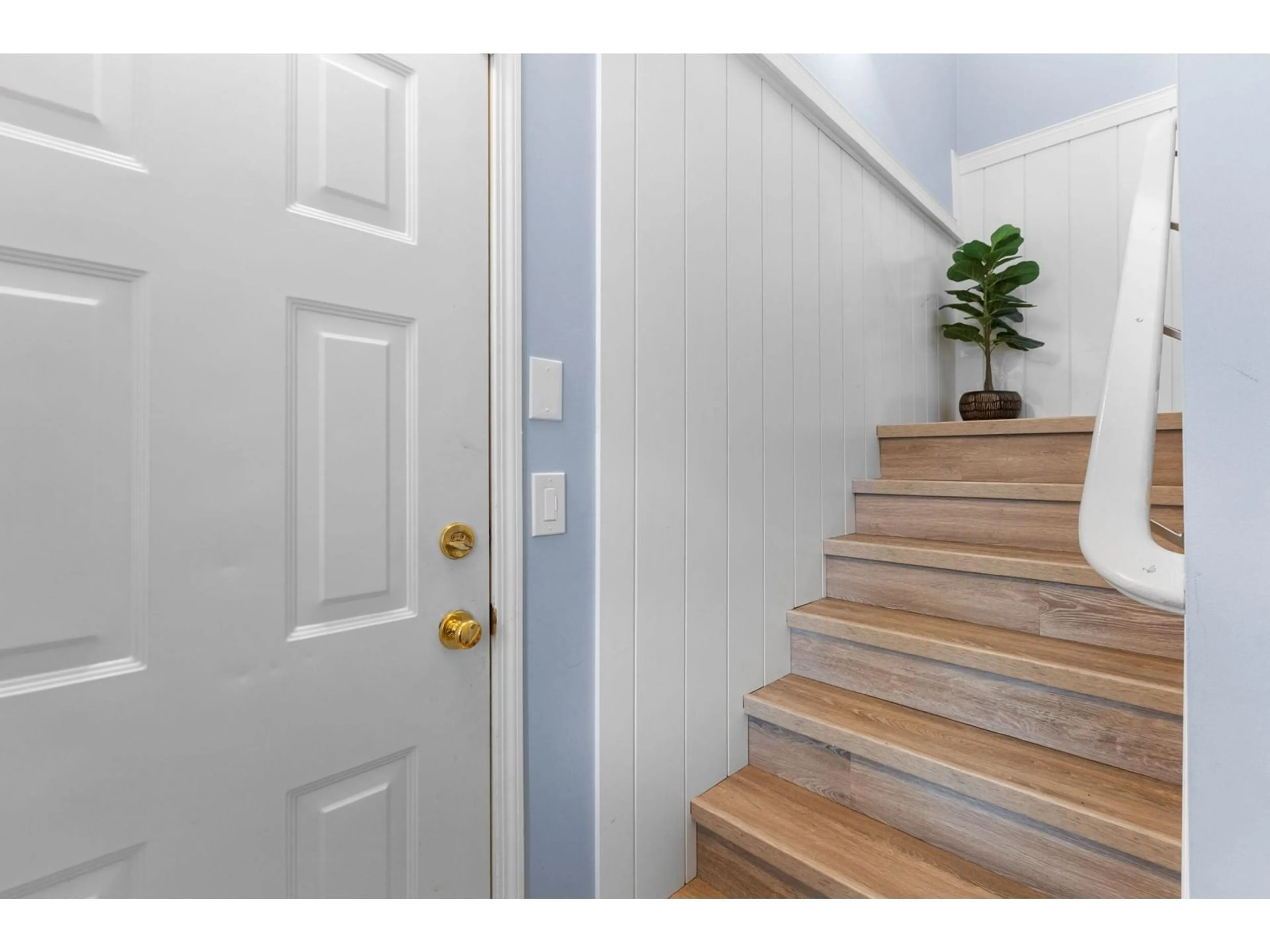 Indoor entryway for 20 - 8338 158, Surrey British Columbia V4N0R3