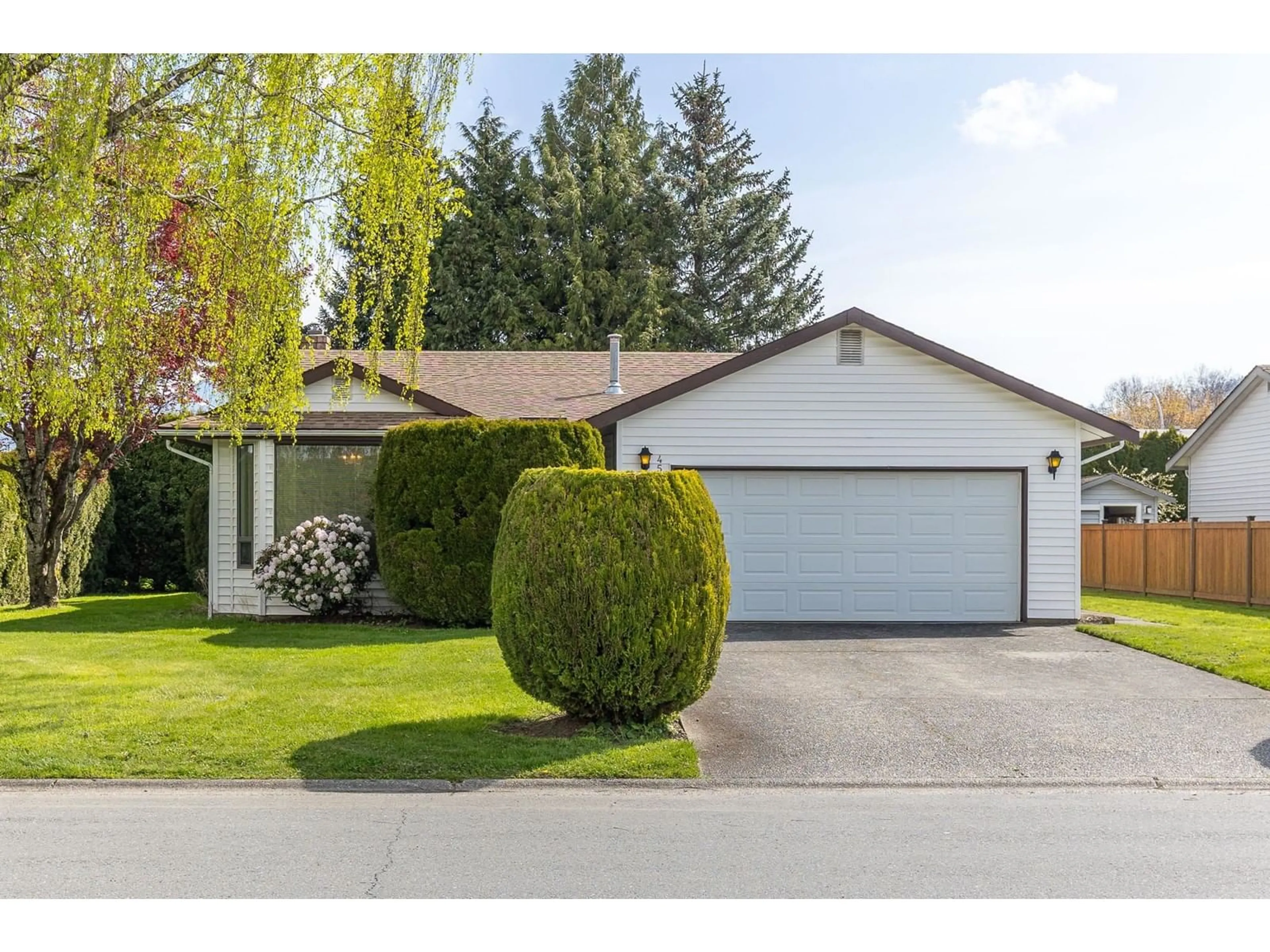 Home with vinyl exterior material, street for 45061 MOUNTVIEW WAY, Chilliwack British Columbia V2R2P7
