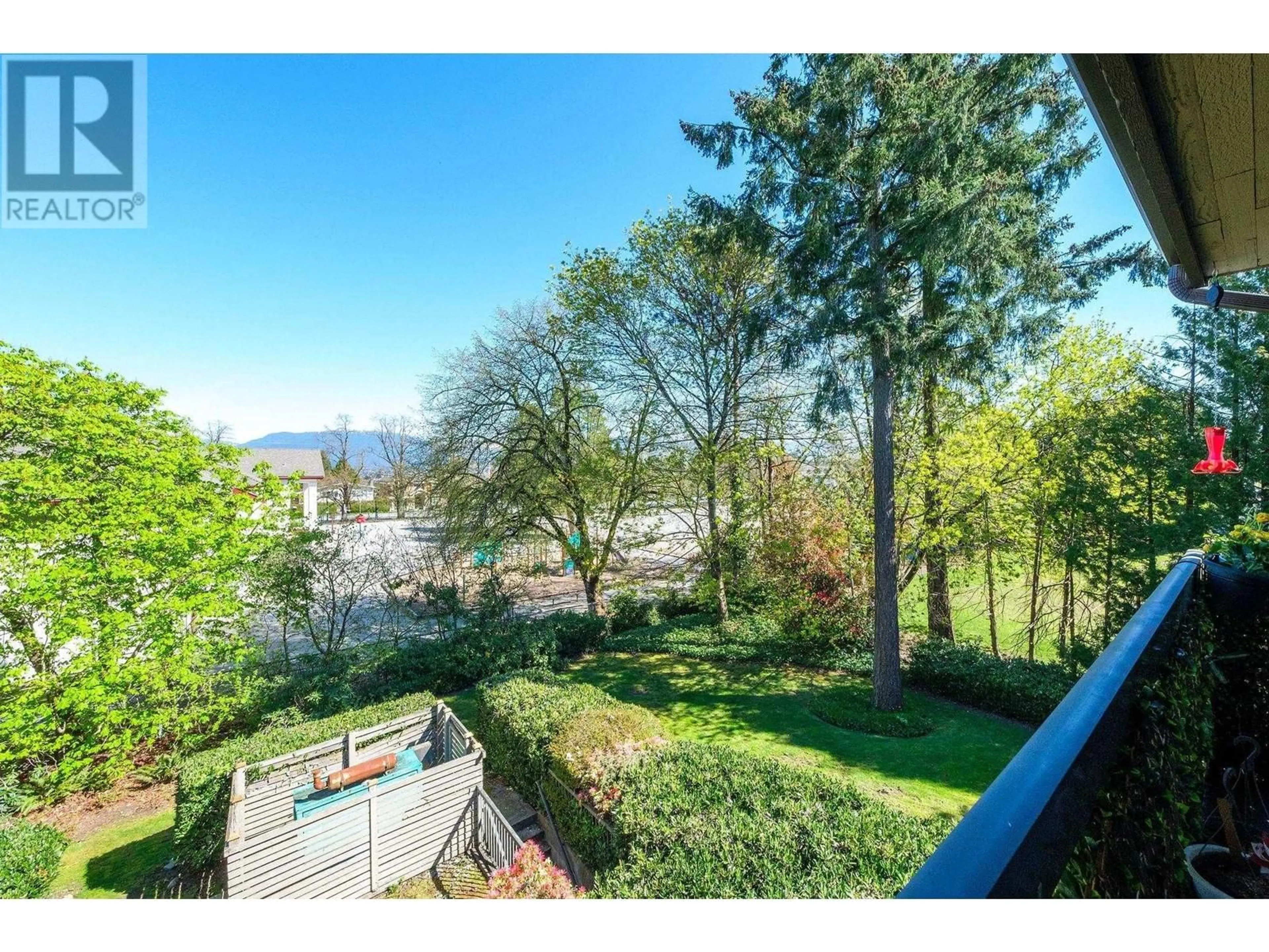 A pic from outside/outdoor area/front of a property/back of a property/a pic from drone, water/lake/river/ocean view for 301 - 6105 KINGSWAY, Burnaby British Columbia V5J5C7