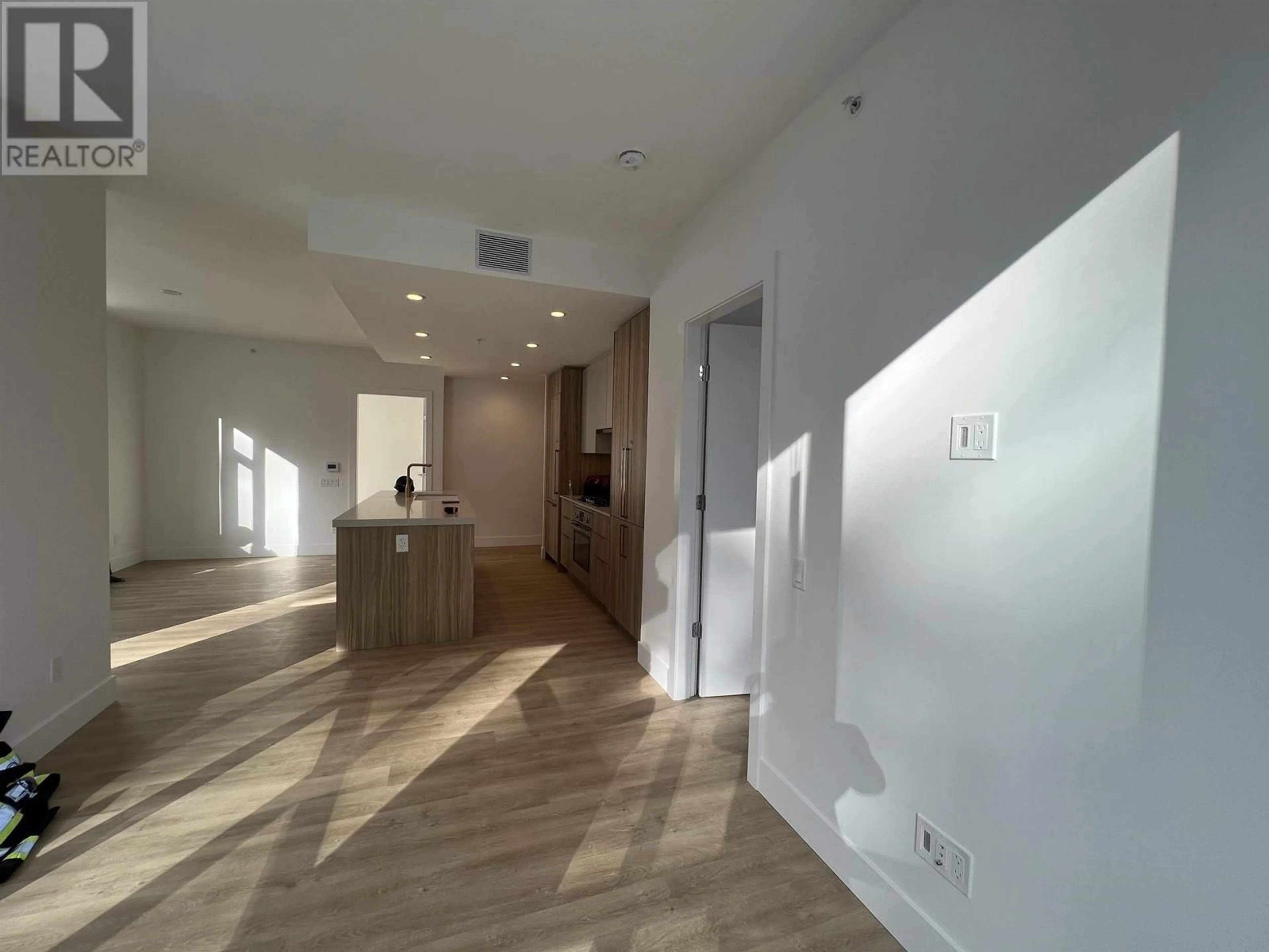 Indoor foyer for 403 - 2385 EMERY COURT, North Vancouver British Columbia V7J0G1