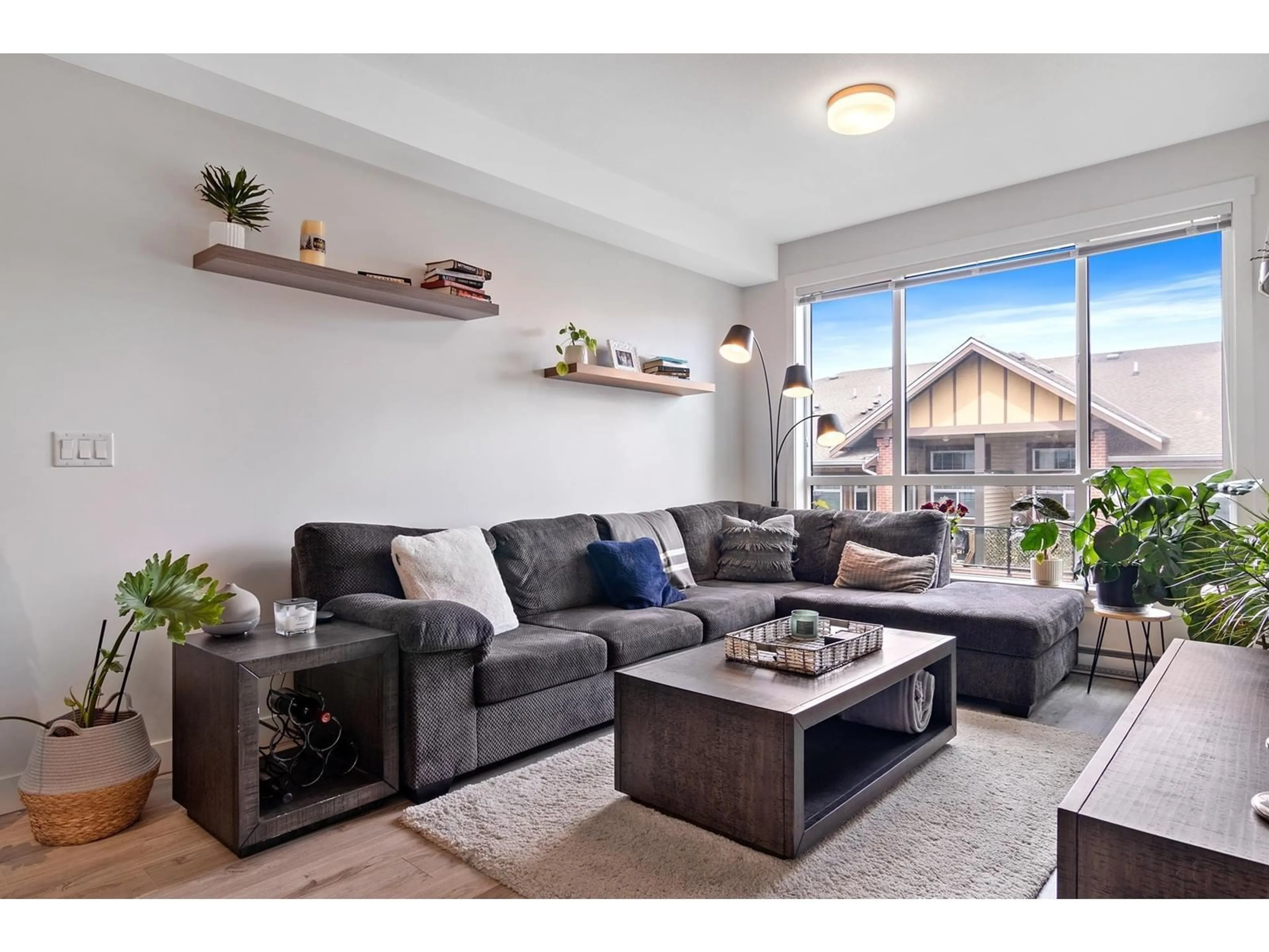 Living room with furniture, wood/laminate floor for 410 - 5638 201A, Langley British Columbia V3A0L8