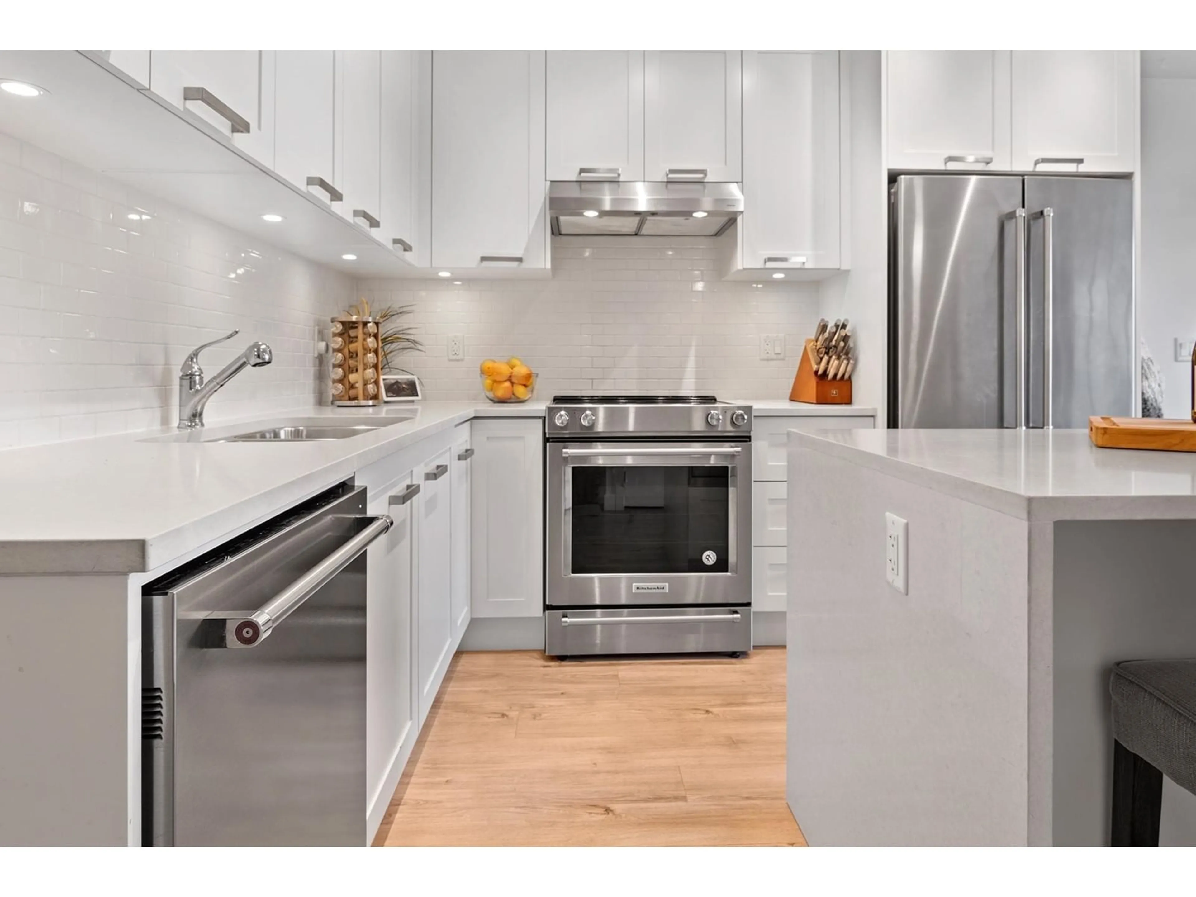 Contemporary kitchen, unknown for 410 - 5638 201A, Langley British Columbia V3A0L8