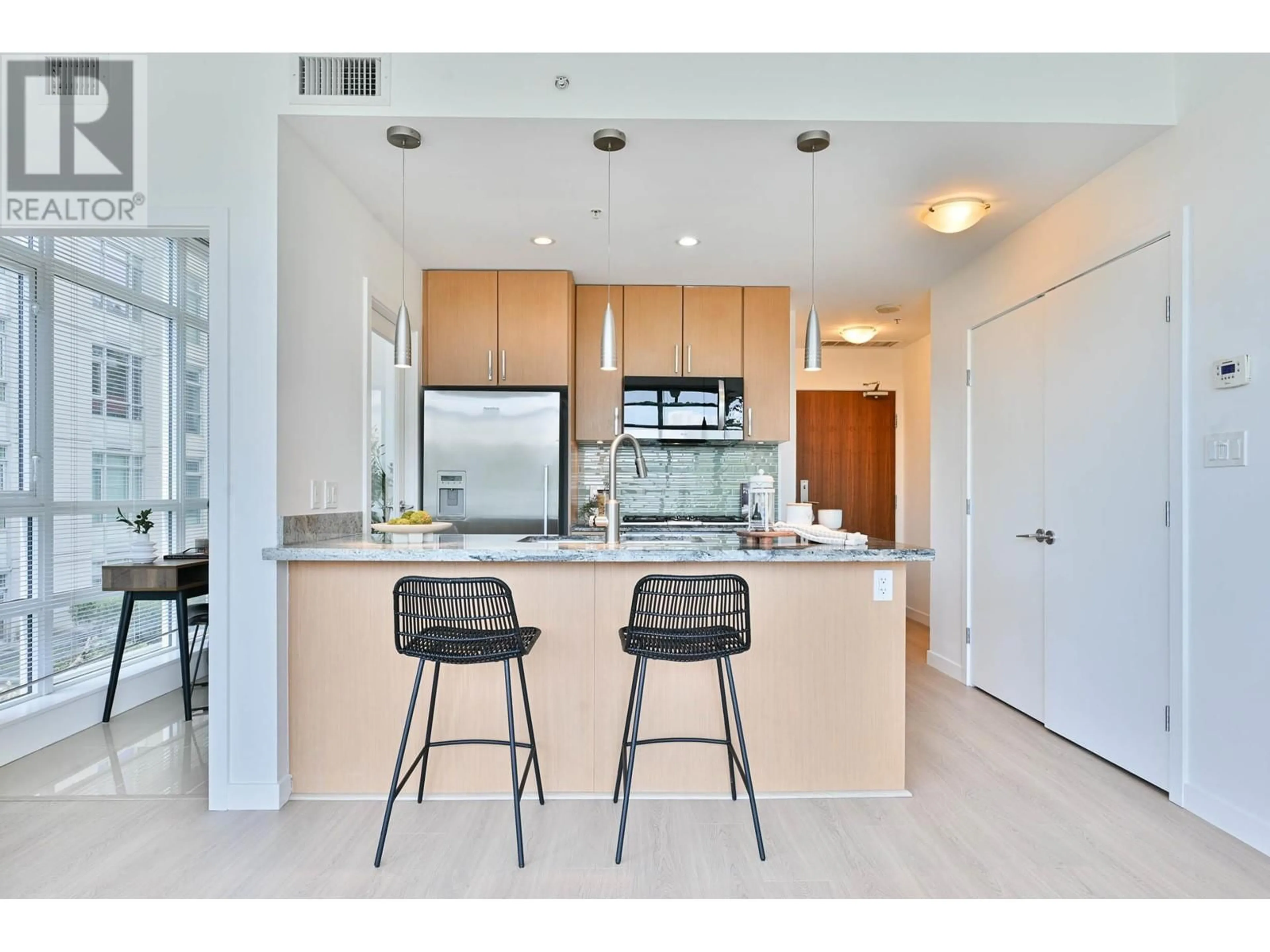 Open concept kitchen, ceramic/tile floor for 303 - 63 2ND AVENUE, Vancouver British Columbia V5Y0G8
