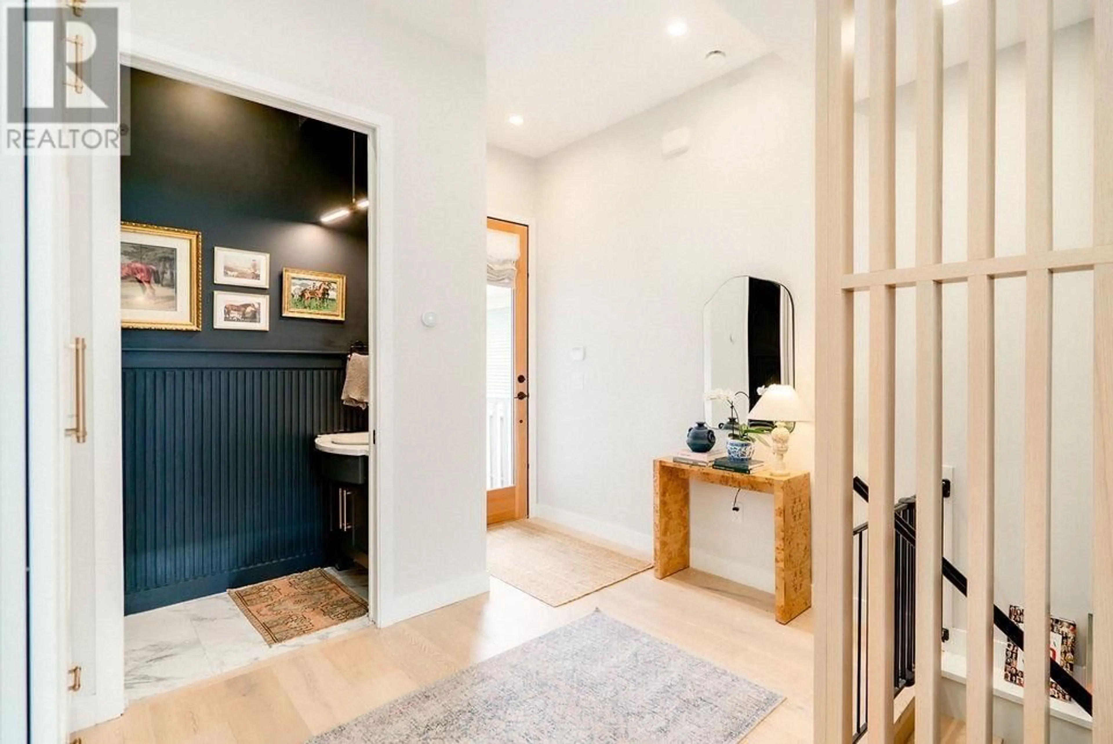 Indoor entryway for 1953 4TH AVENUE, Vancouver British Columbia V5N1K3