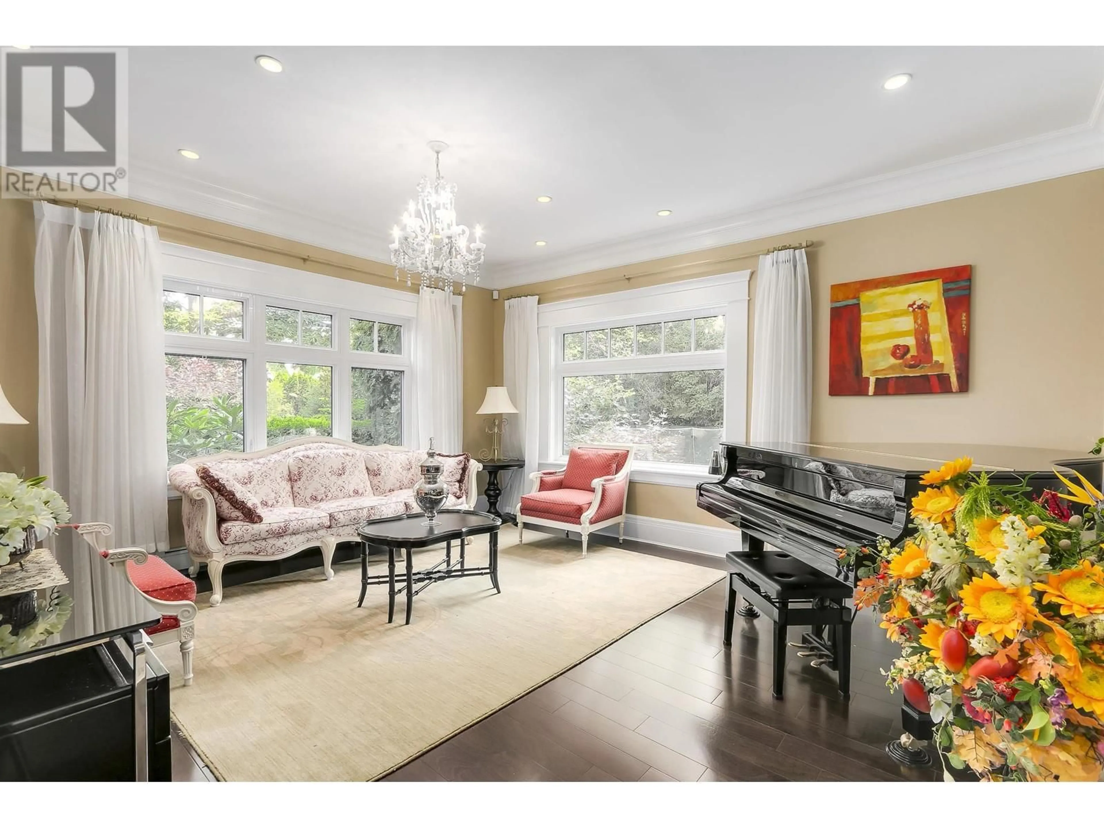 Living room with furniture, wood/laminate floor for 1926 17TH AVENUE, Vancouver British Columbia V6J2N1