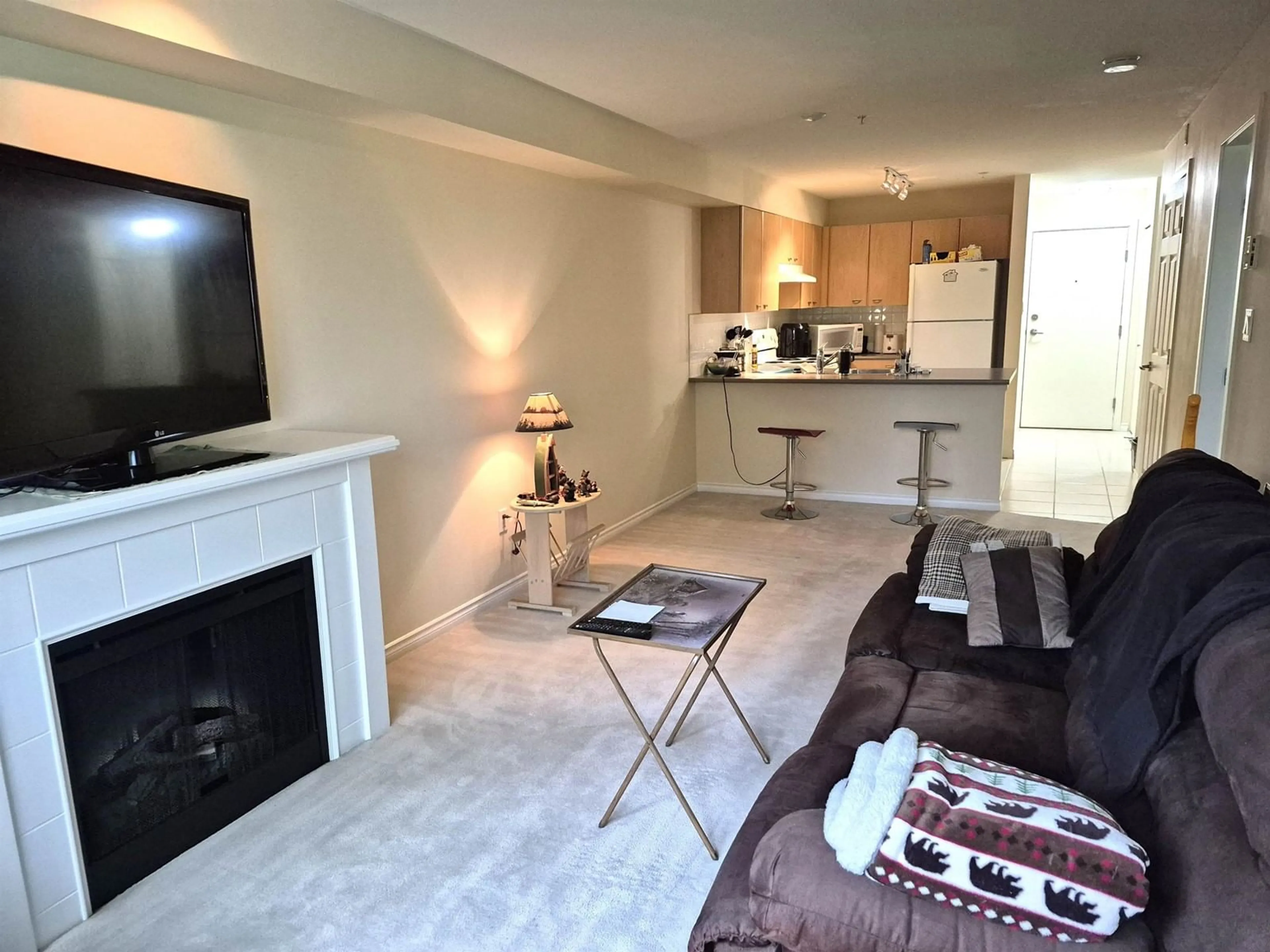 Living room with furniture, unknown for 209 - 14877 100, Surrey British Columbia V3R3H1