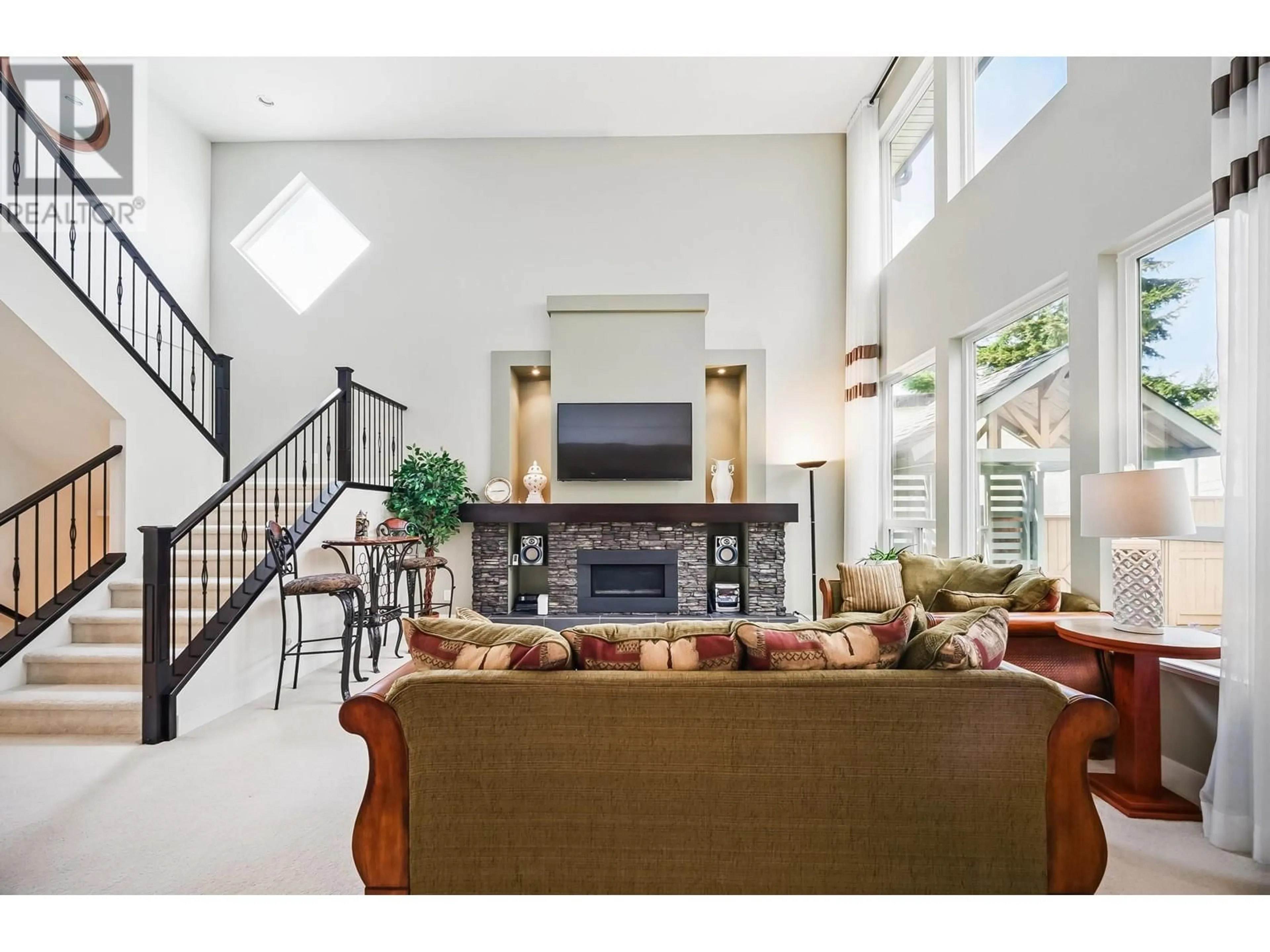 Living room with furniture, unknown for 3413 HARPER ROAD, Coquitlam British Columbia V3E0E3