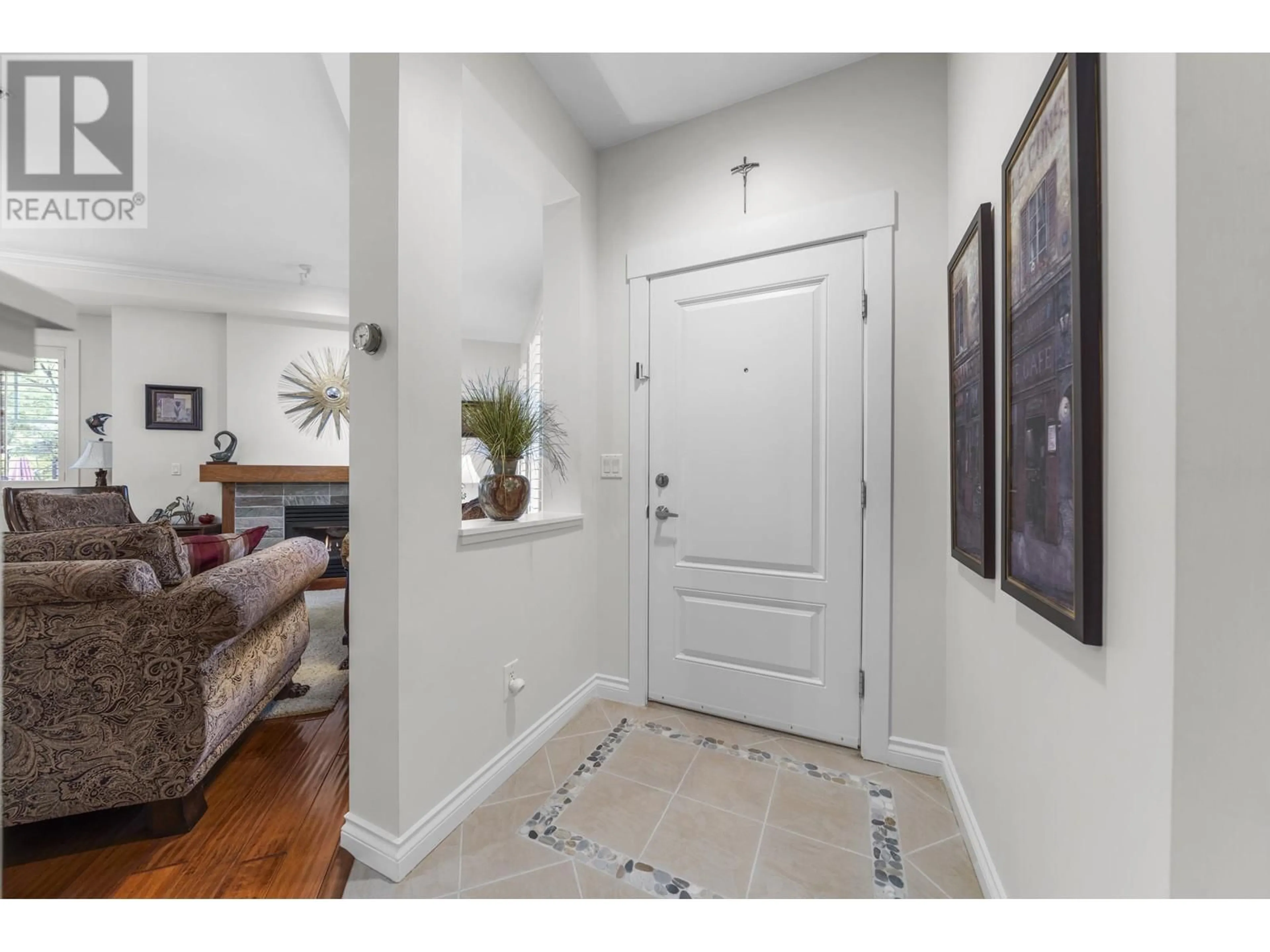Indoor entryway for 52 - 19452 FRASER WAY, Pitt Meadows British Columbia V3Y0A3