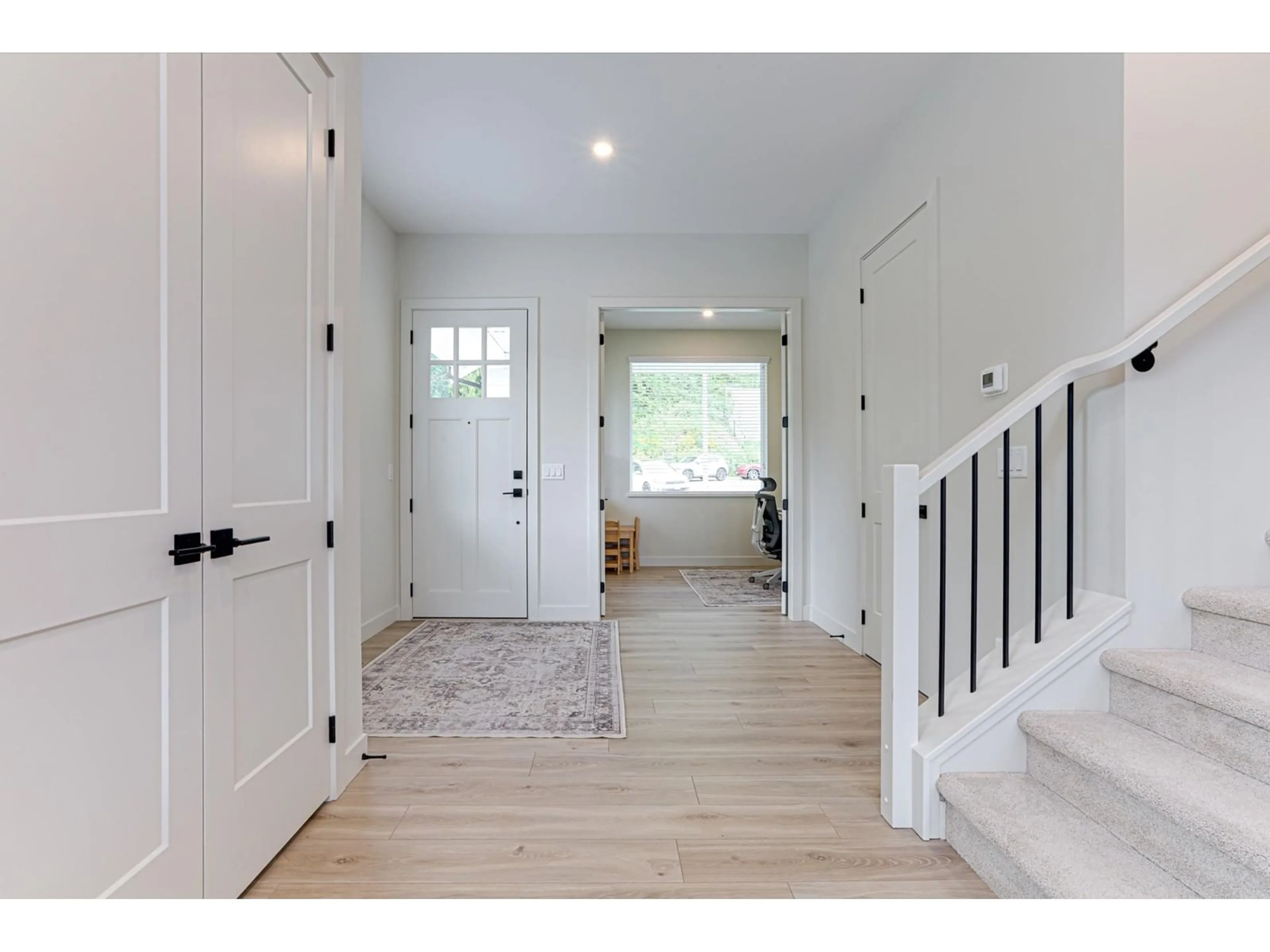 Indoor entryway for 31500 BURNHAM, Mission British Columbia V4S0E8