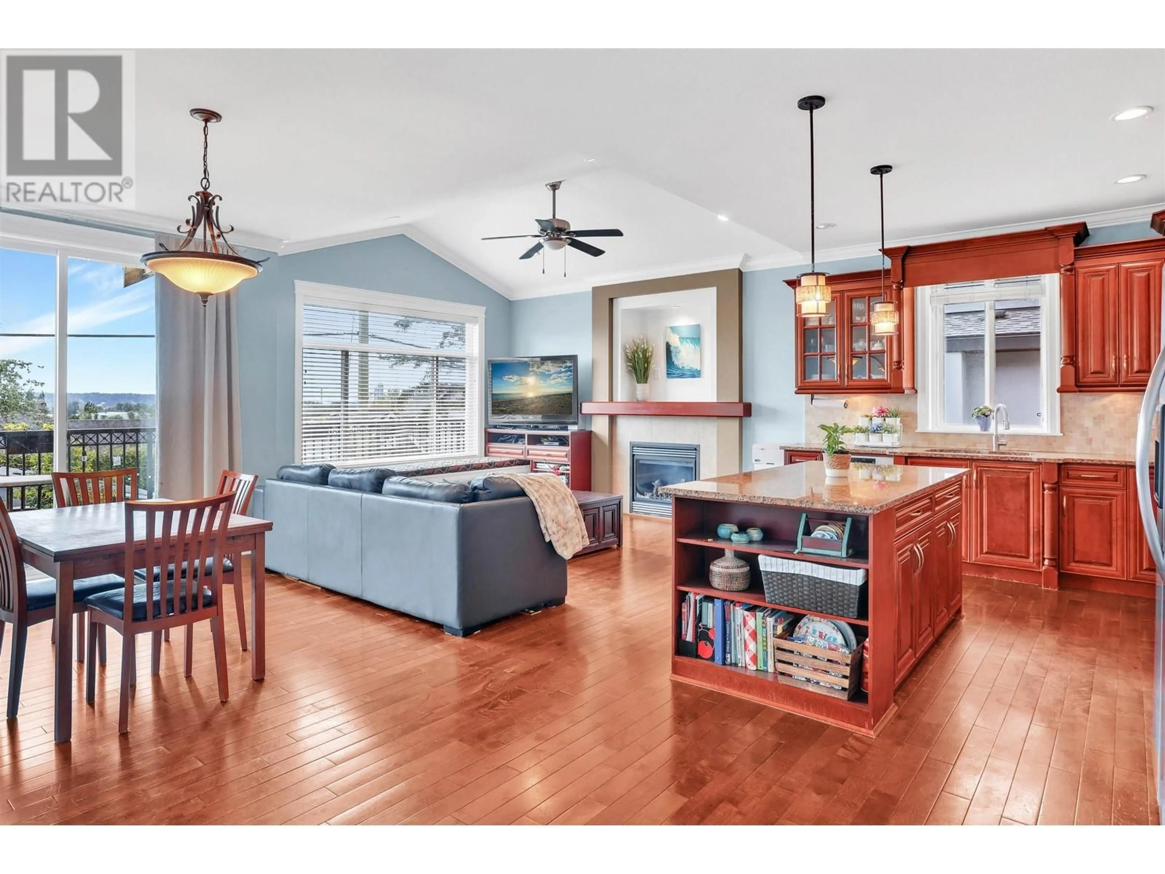 Open concept kitchen, unknown for 943 HARRIS AVENUE, Coquitlam British Columbia V3K1S2