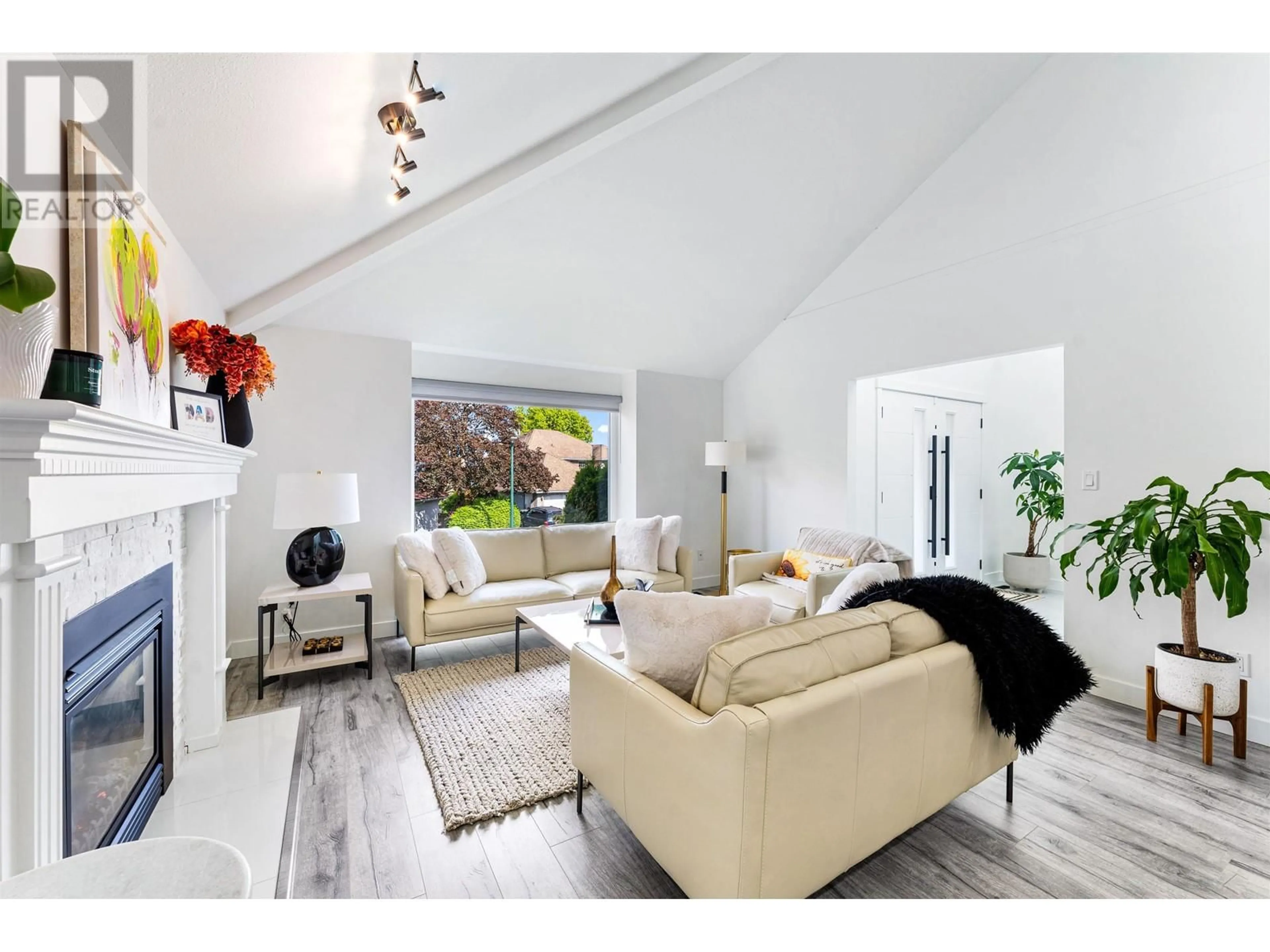 Living room with furniture, unknown for 2799 MARA DRIVE, Coquitlam British Columbia V3C5P8