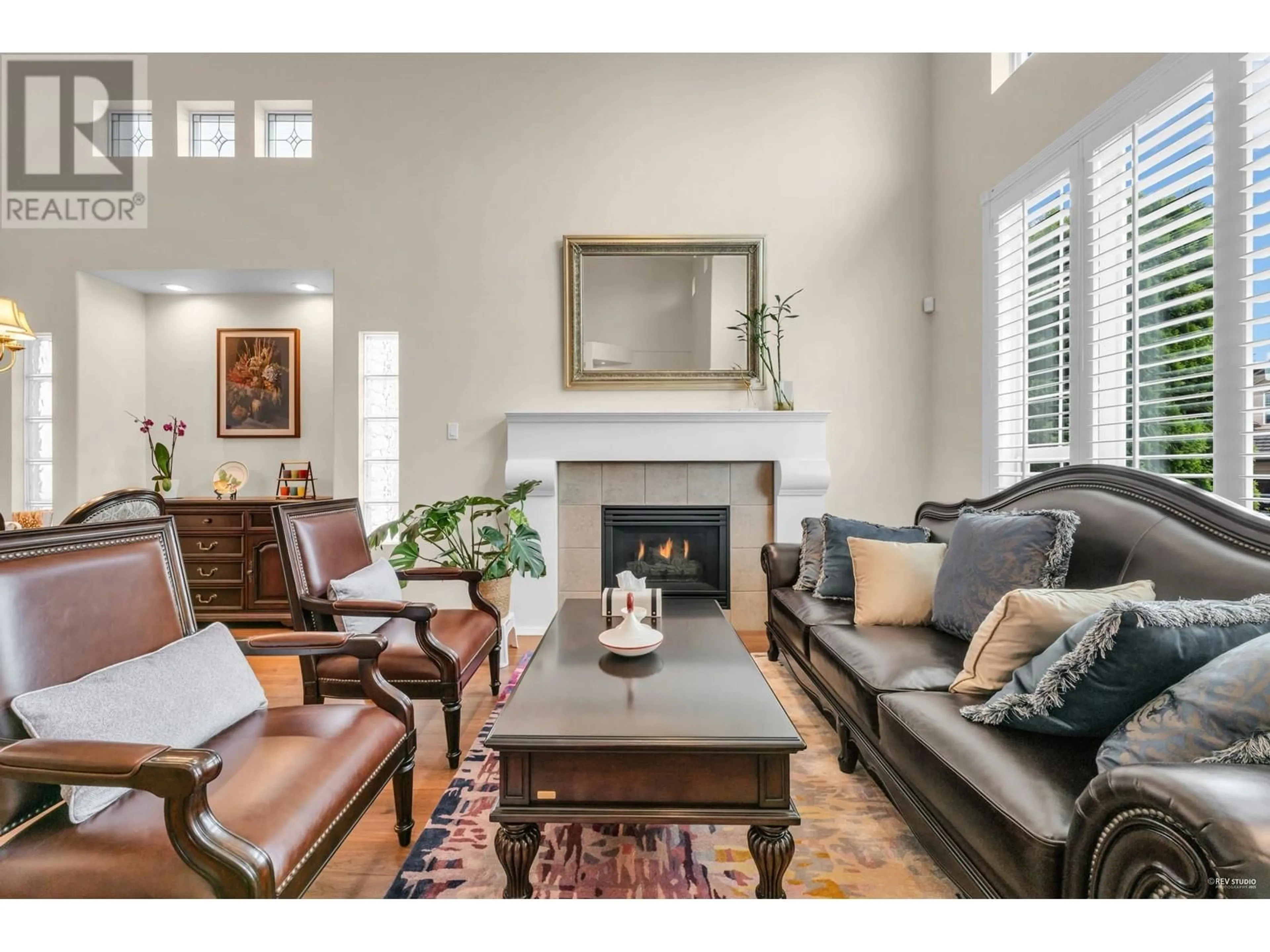 Living room with furniture, unknown for 19 LINDEN COURT, Port Moody British Columbia V3H5C1