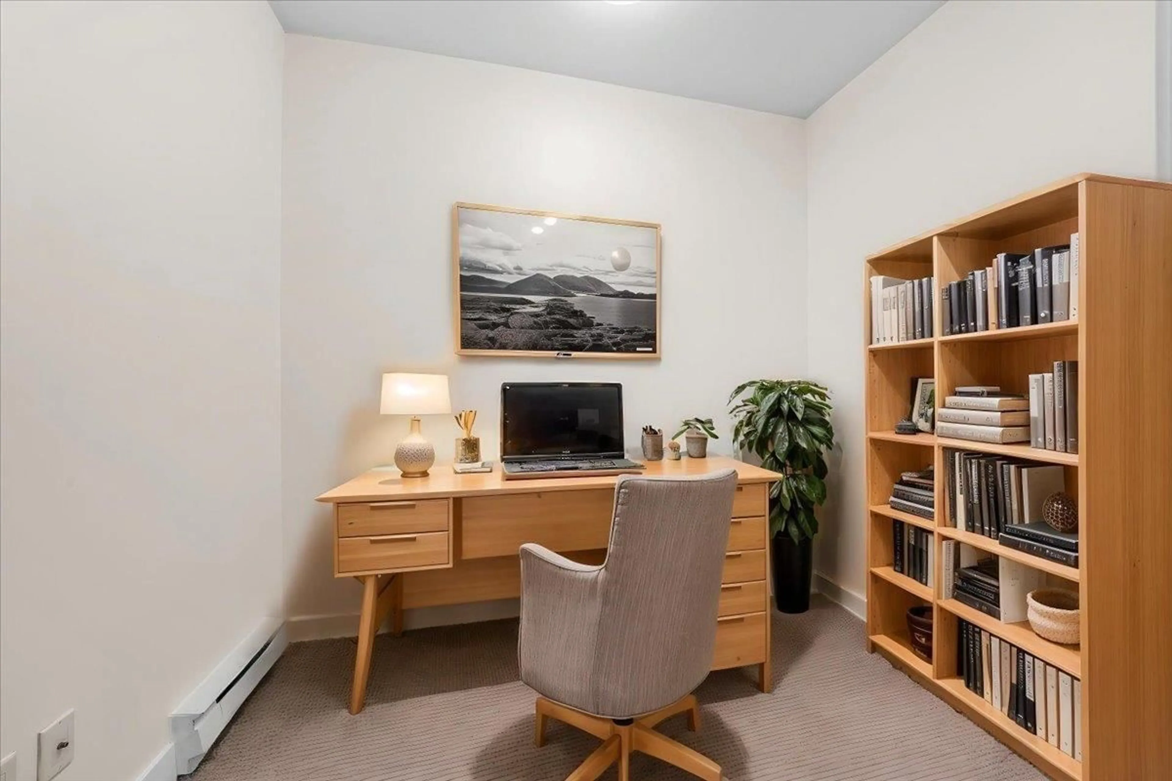 A pic of a room for 305 - 14333 104, Surrey British Columbia V3T0E1