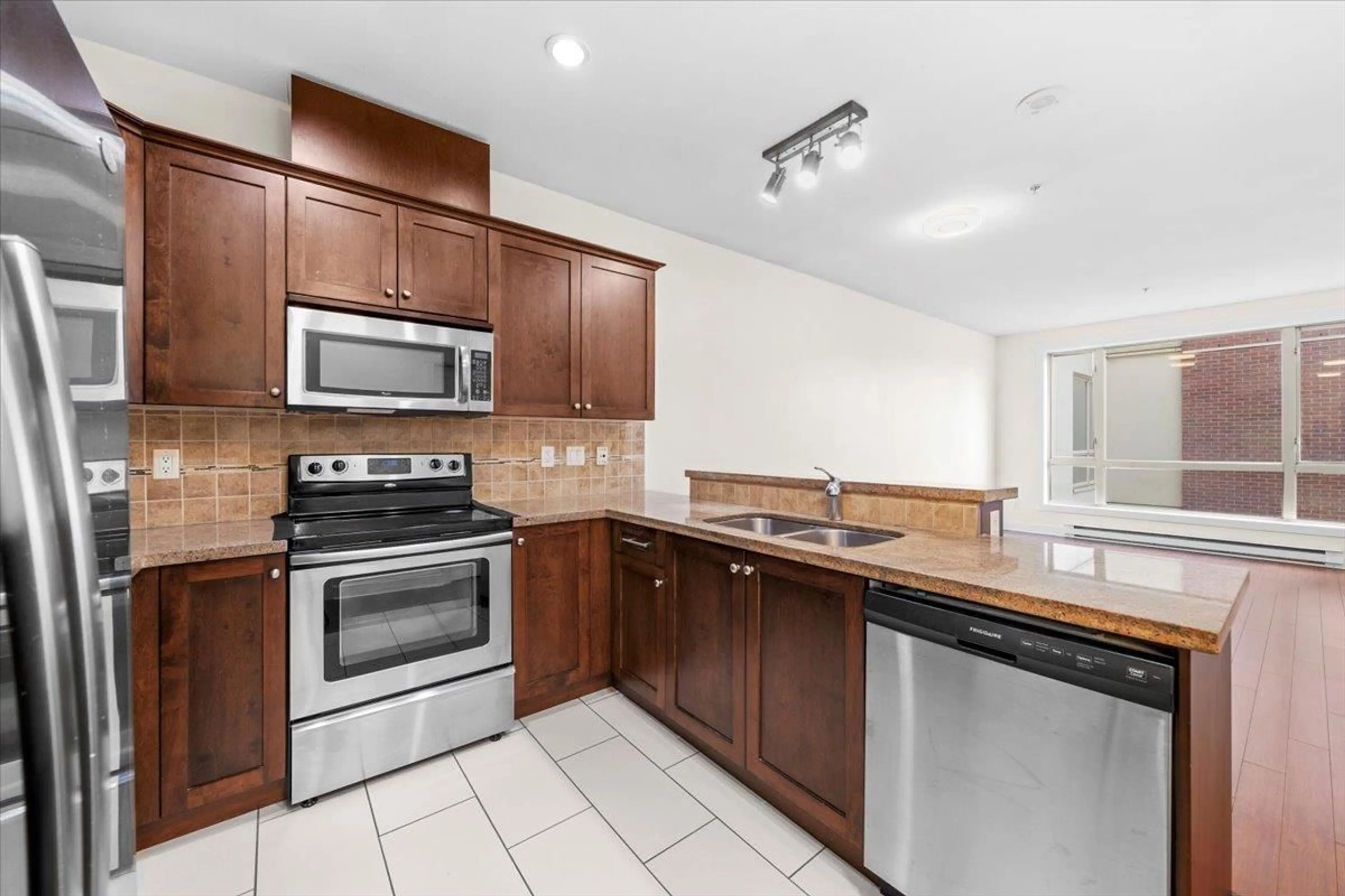Standard kitchen, ceramic/tile floor for 305 - 14333 104, Surrey British Columbia V3T0E1