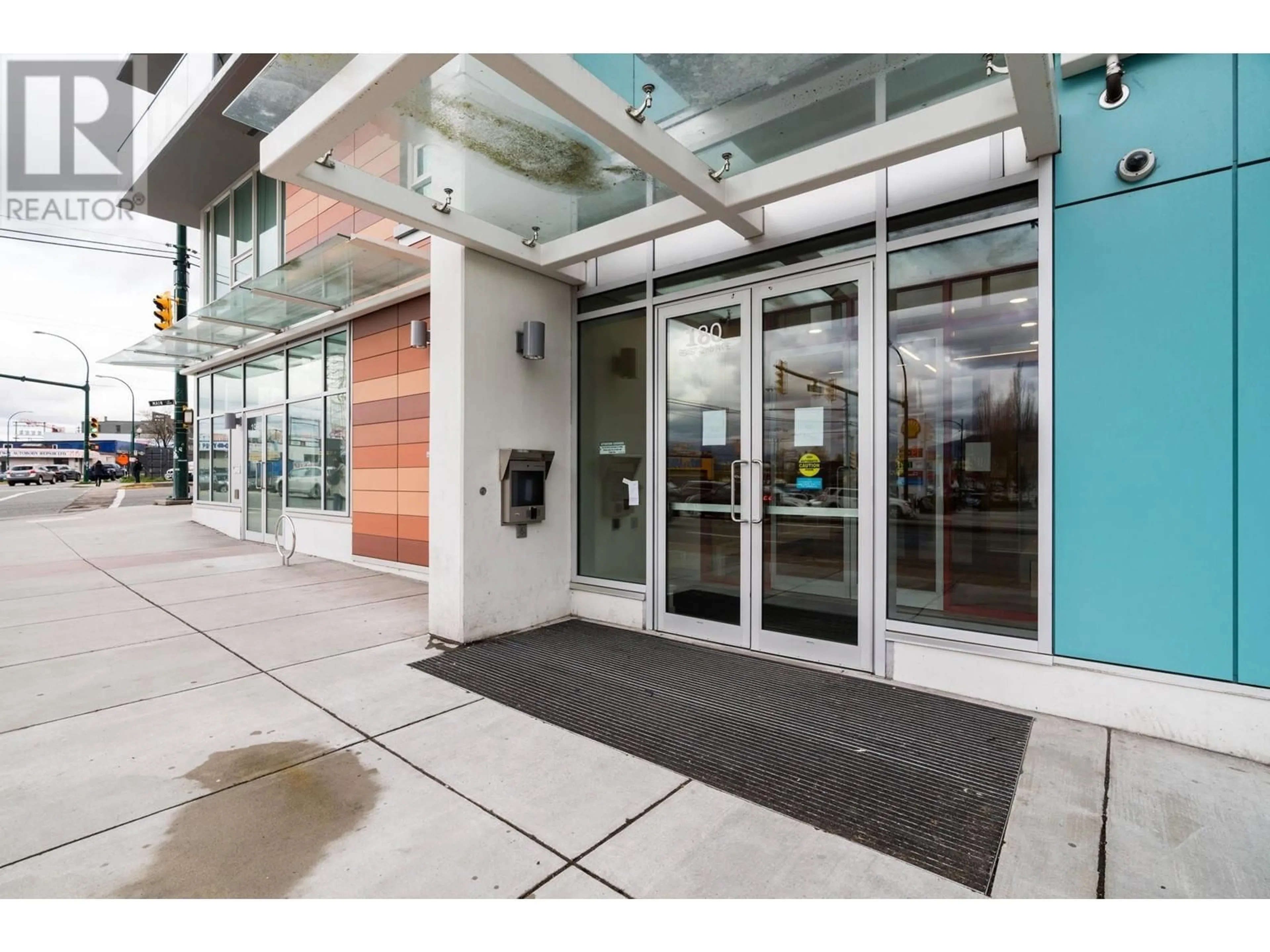 Indoor foyer for 602 - 180 2ND AVENUE, Vancouver British Columbia V5T0K4