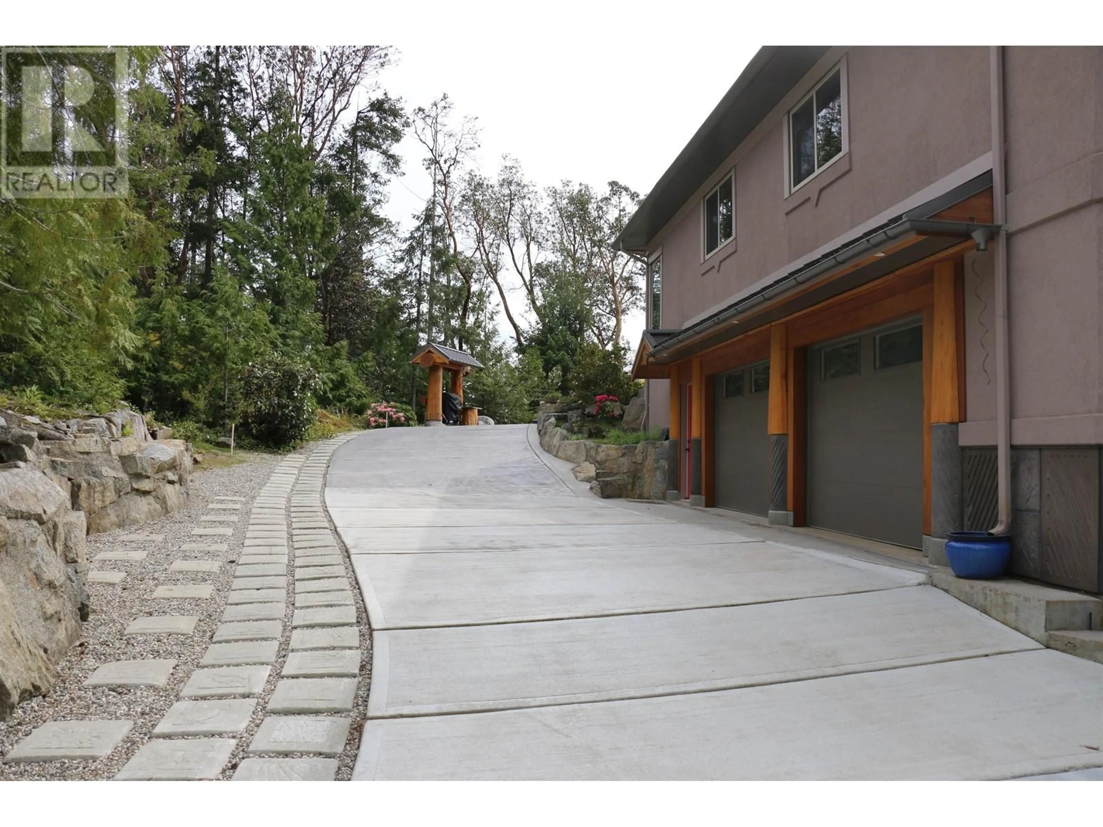 Patio, street for 10664 WOOD BAY HEIGHTS ROAD, Halfmoon Bay British Columbia V7Z1B8