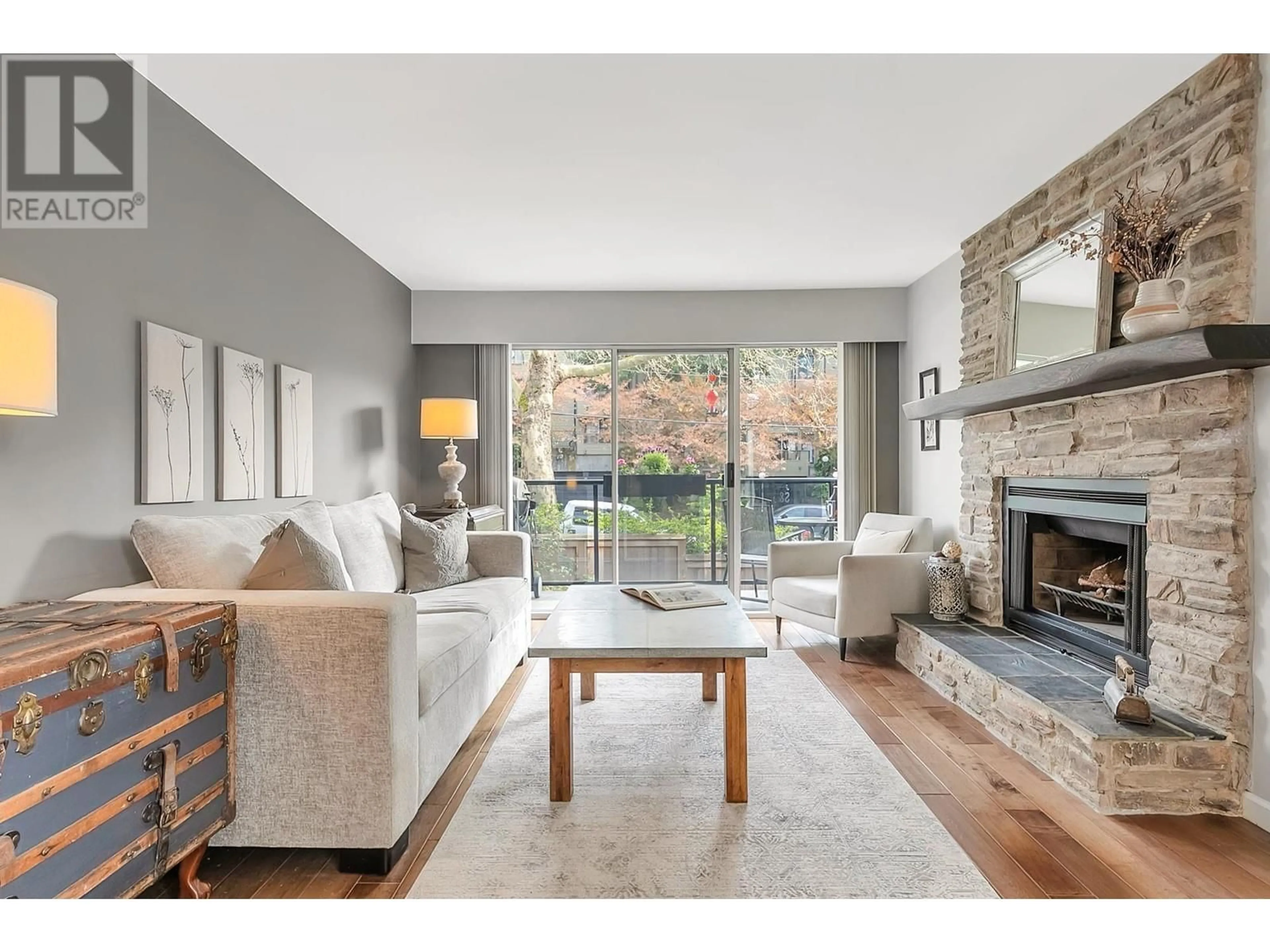 Living room with furniture, unknown for 213 - 230 MOWAT STREET, New Westminster British Columbia V3M4B2