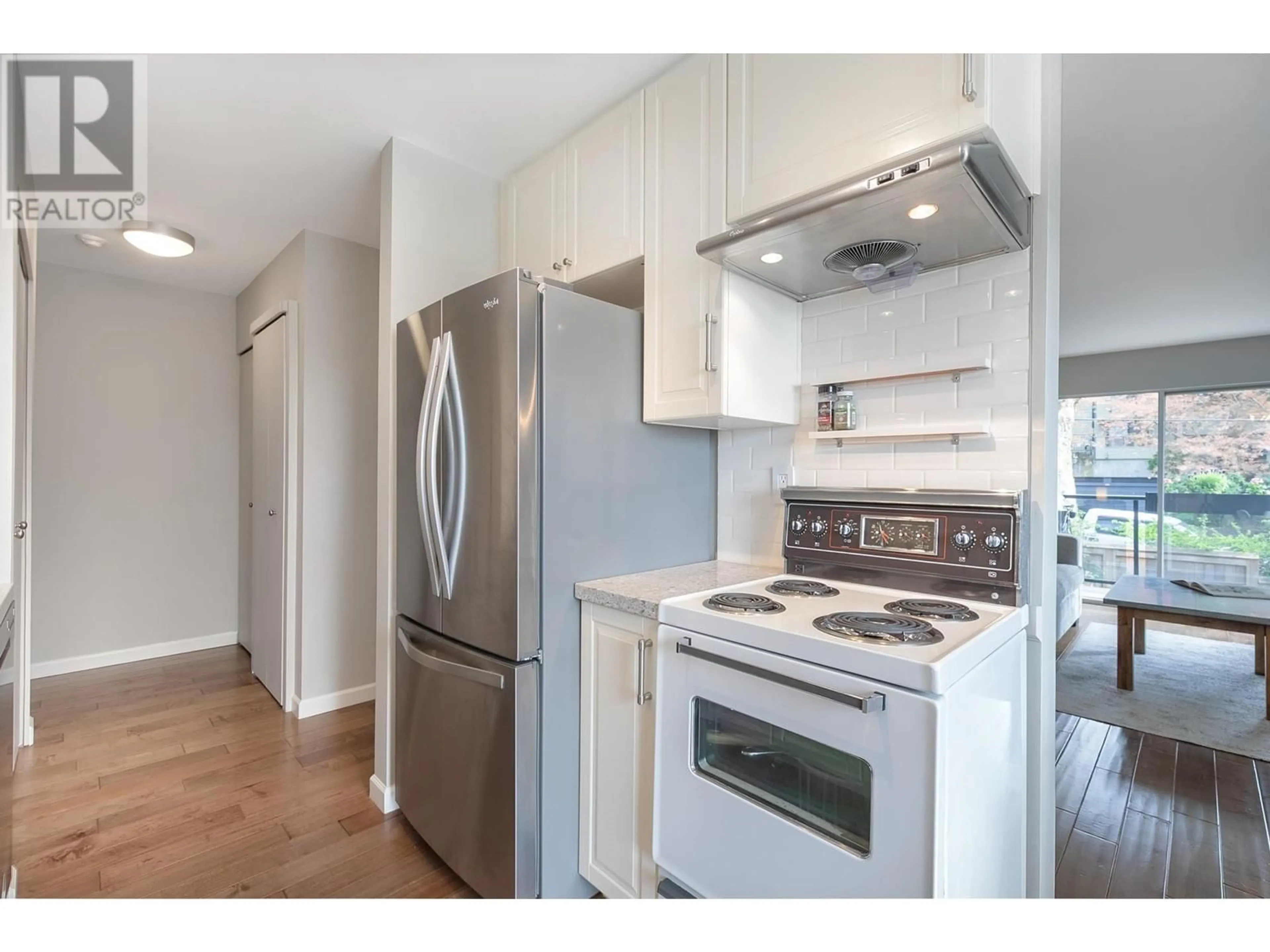 Standard kitchen, unknown for 213 - 230 MOWAT STREET, New Westminster British Columbia V3M4B2