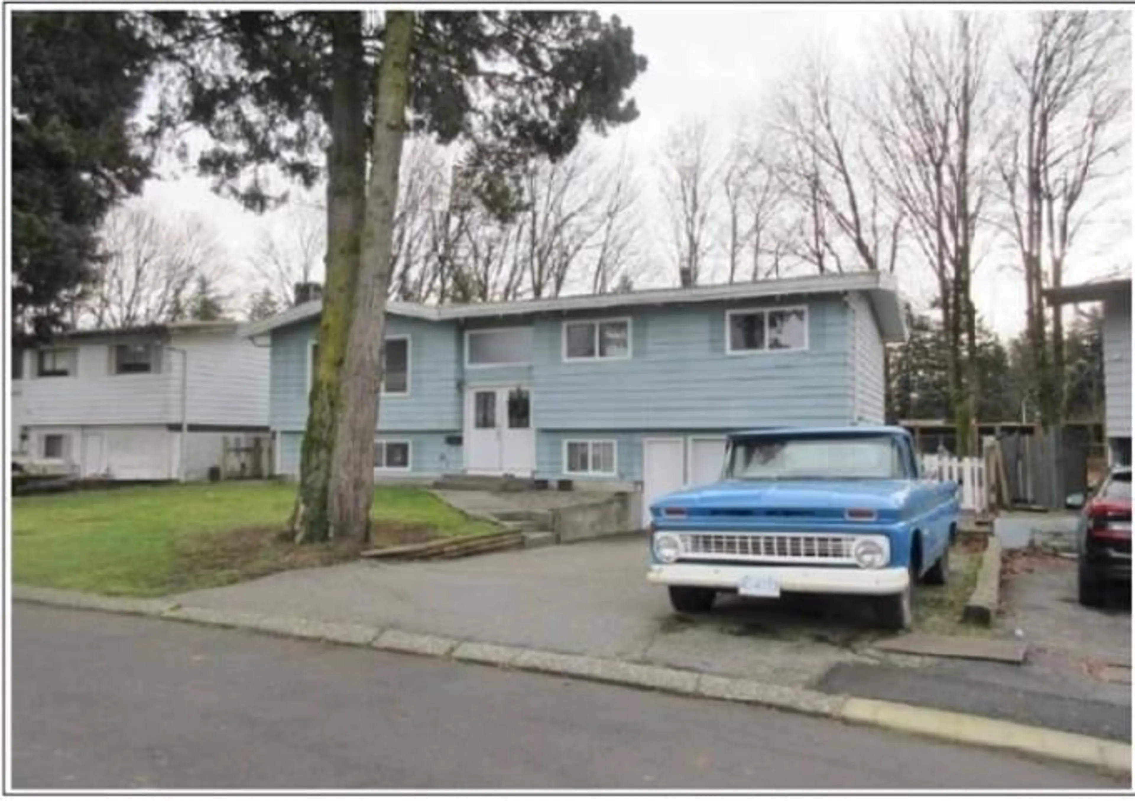 Home with vinyl exterior material, street for 1962 CATALINA, Abbotsford British Columbia V2T3W1