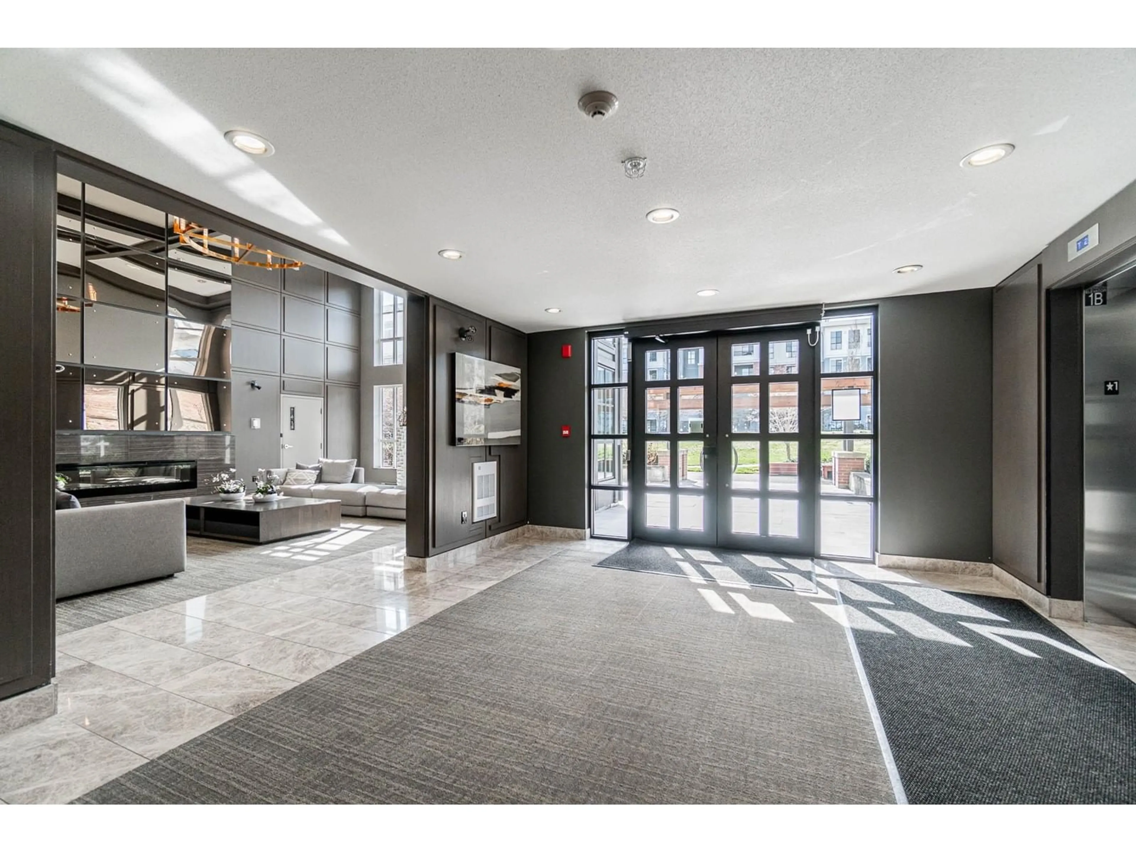 Indoor foyer for 210 - 15138 34, Surrey British Columbia V3Z0N7