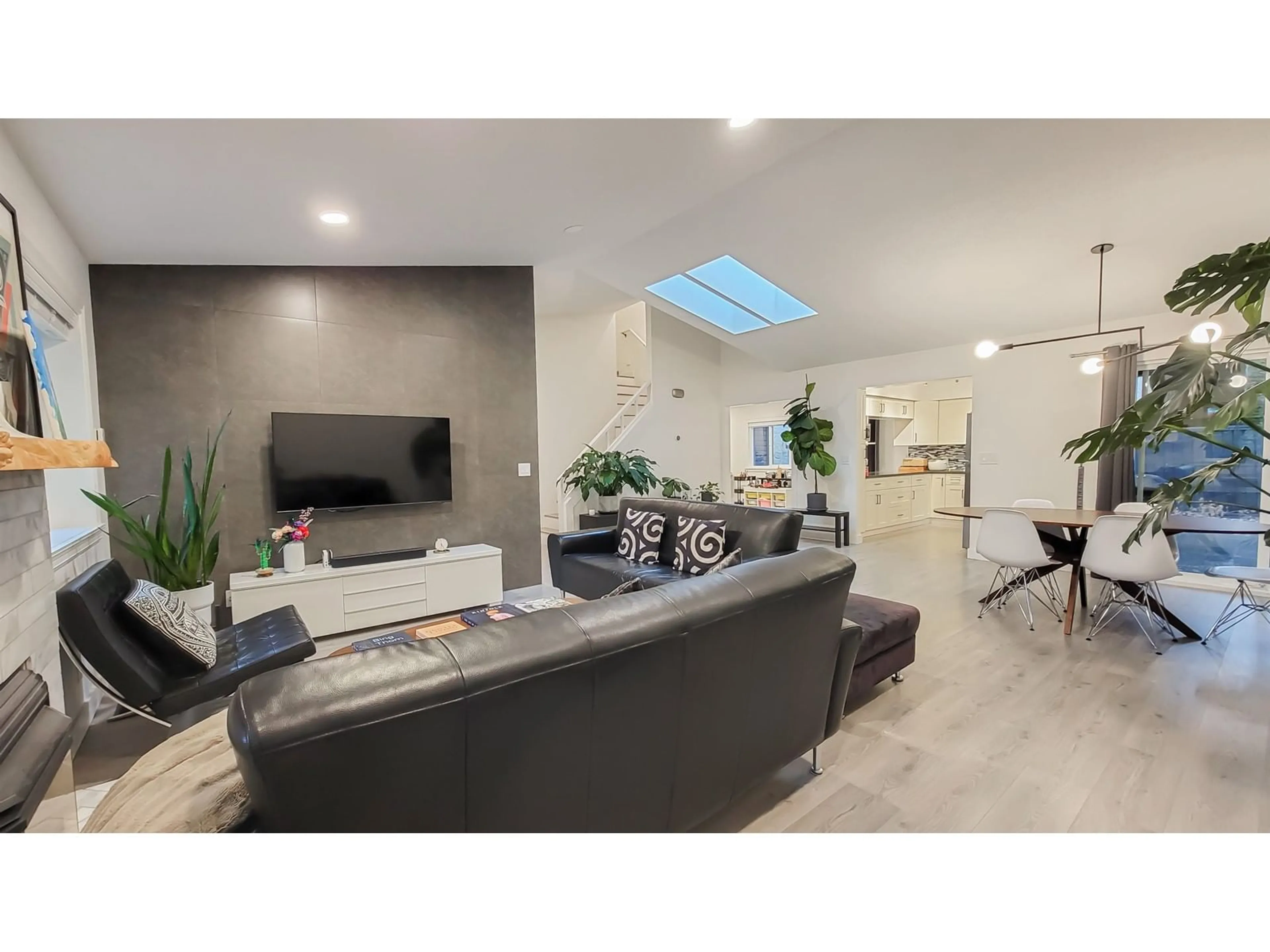 Living room with furniture, ceramic/tile floor for 11083 PROSPECT, Delta British Columbia V4E2R4