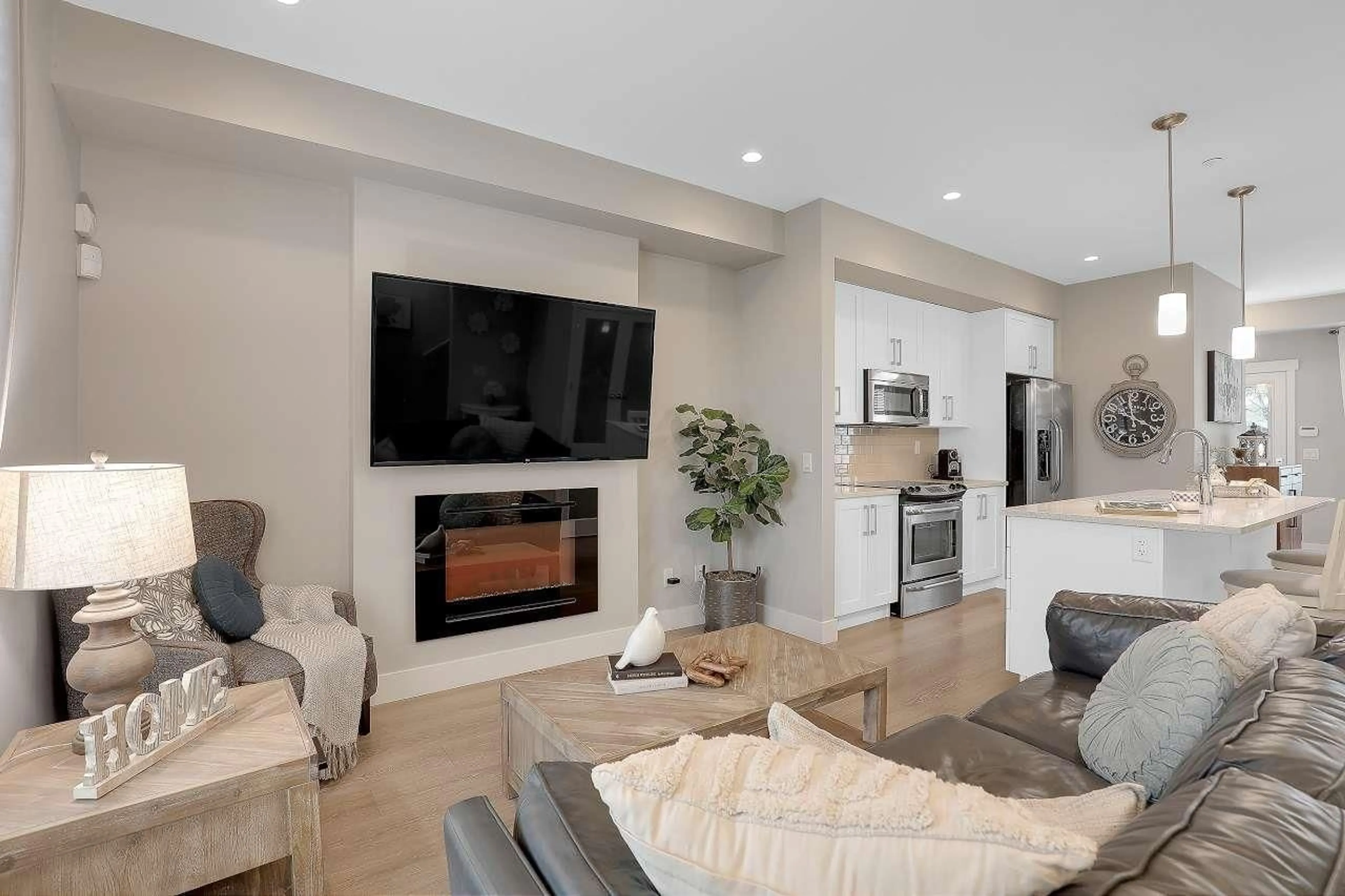 Living room with furniture, unknown for 20377 82, Langley British Columbia V2Y0S3