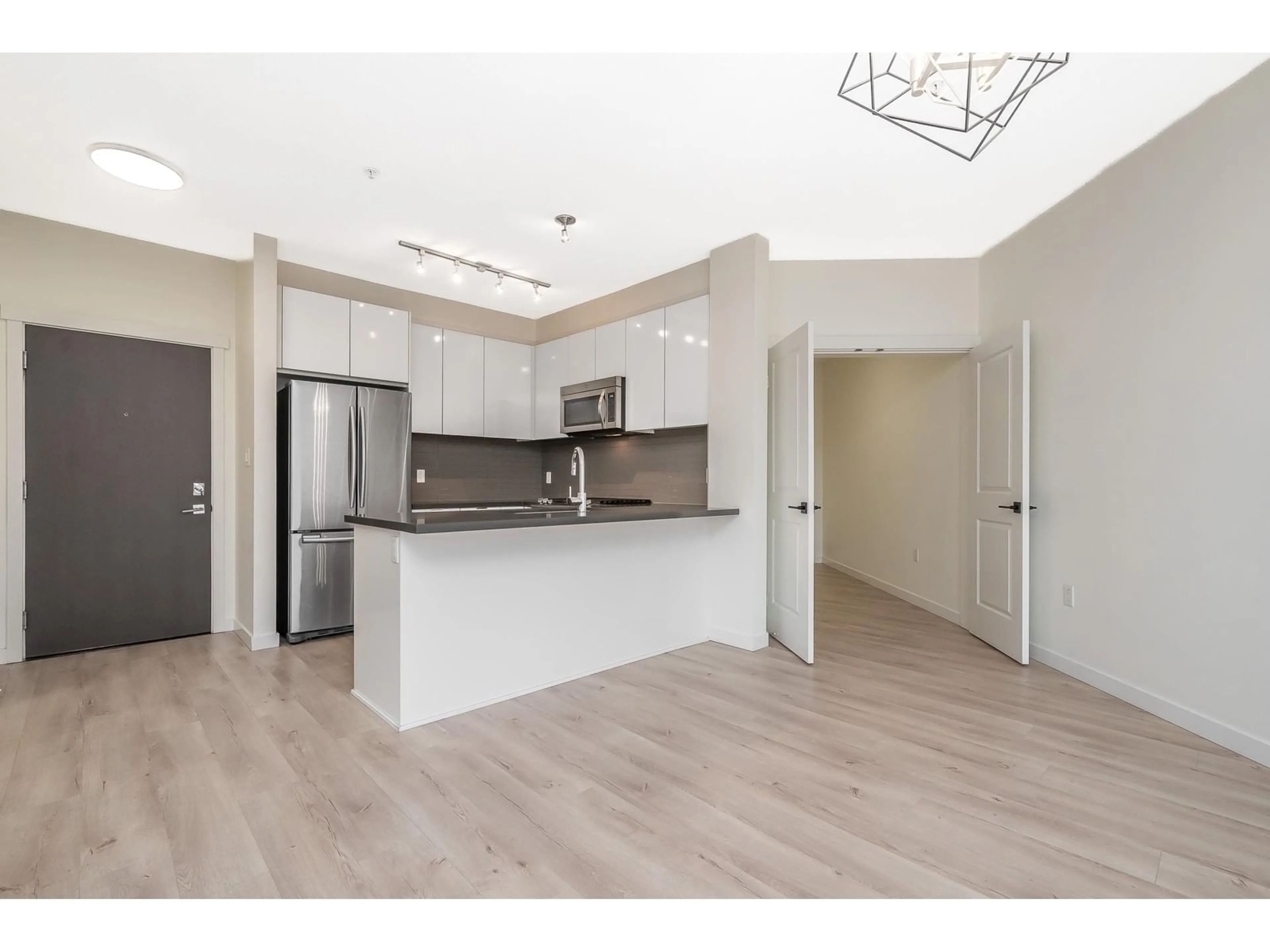 Open concept kitchen, unknown for 204 - 15168 33, Surrey British Columbia V3Z0N7