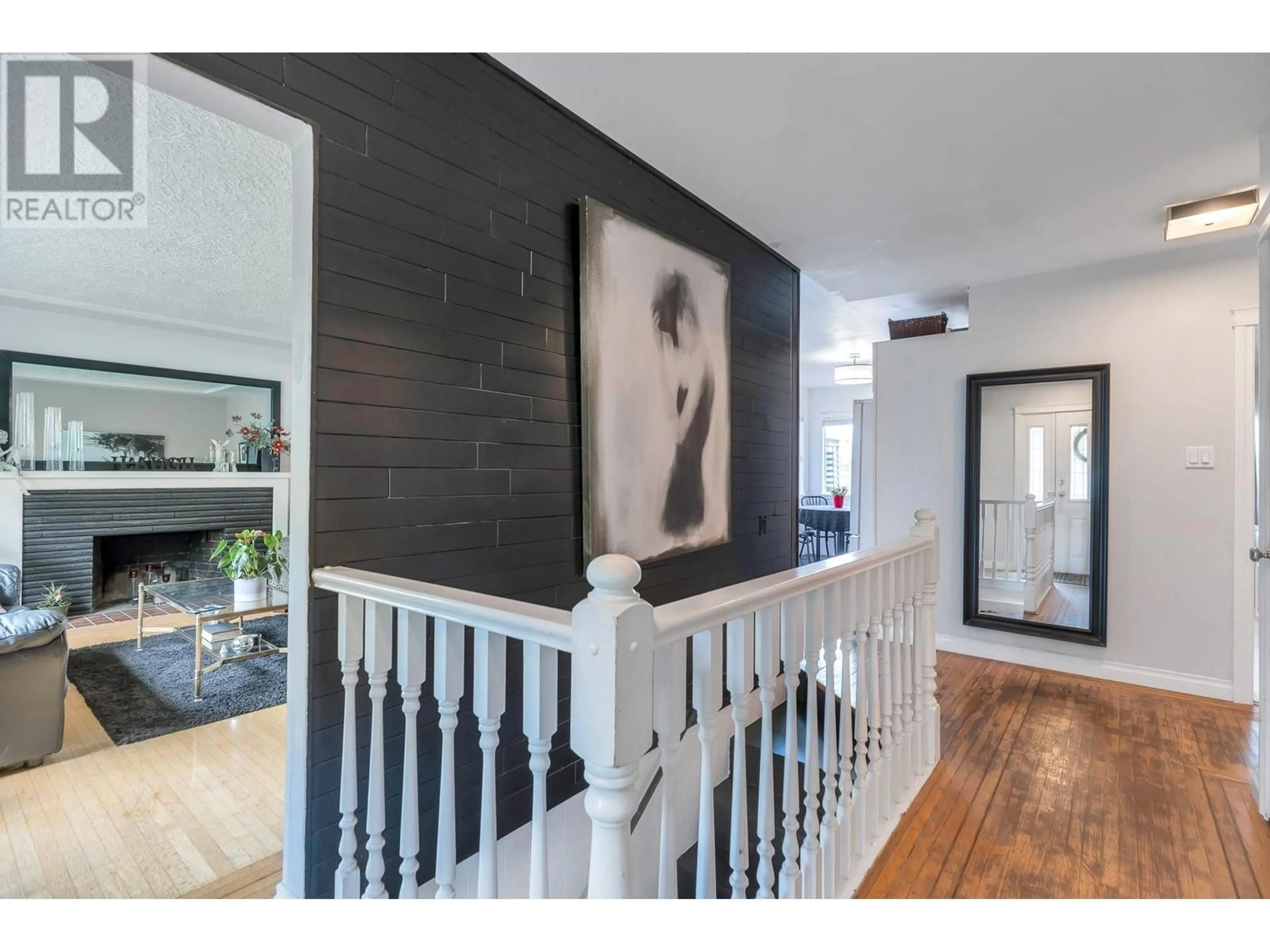 Indoor entryway for 8665 12TH AVENUE, Burnaby British Columbia V3N2M1