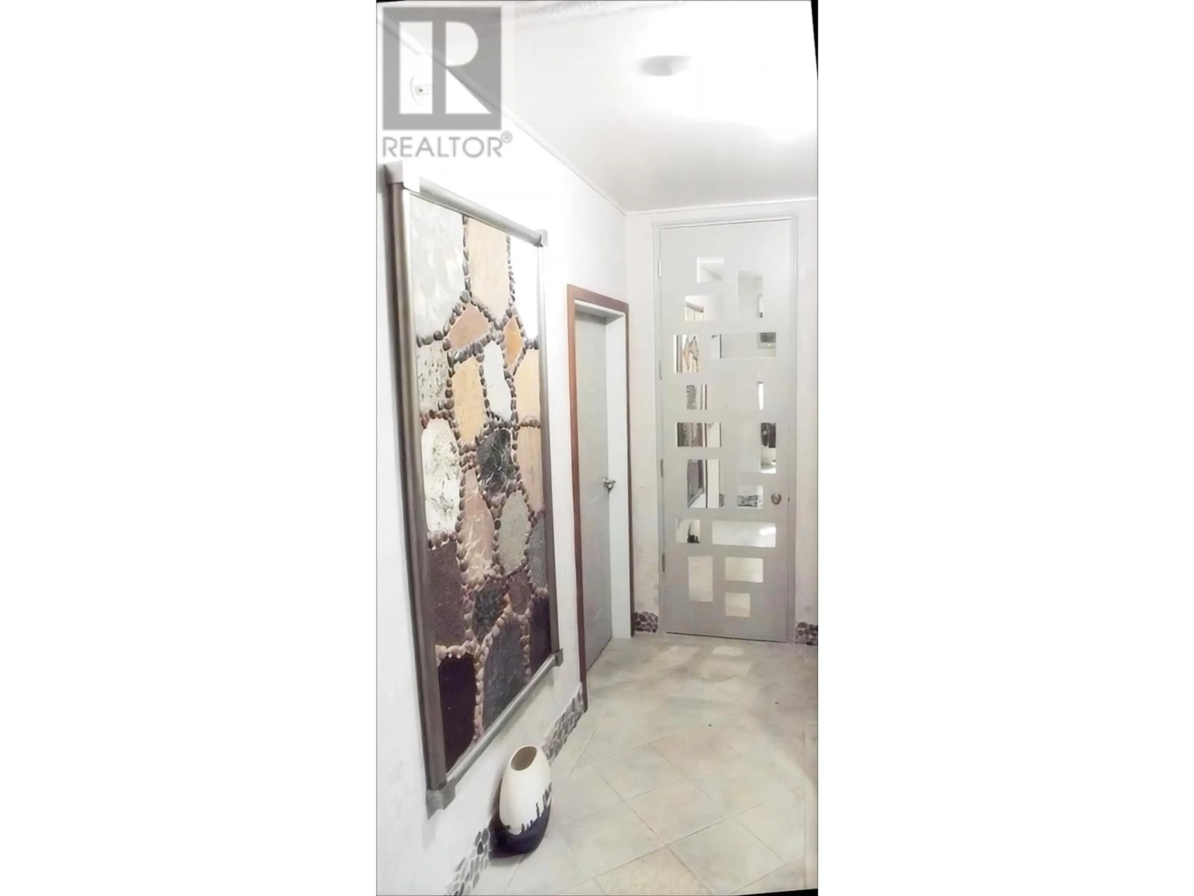 Indoor foyer for 368 33RD AVENUE, Vancouver British Columbia V5V2Z9