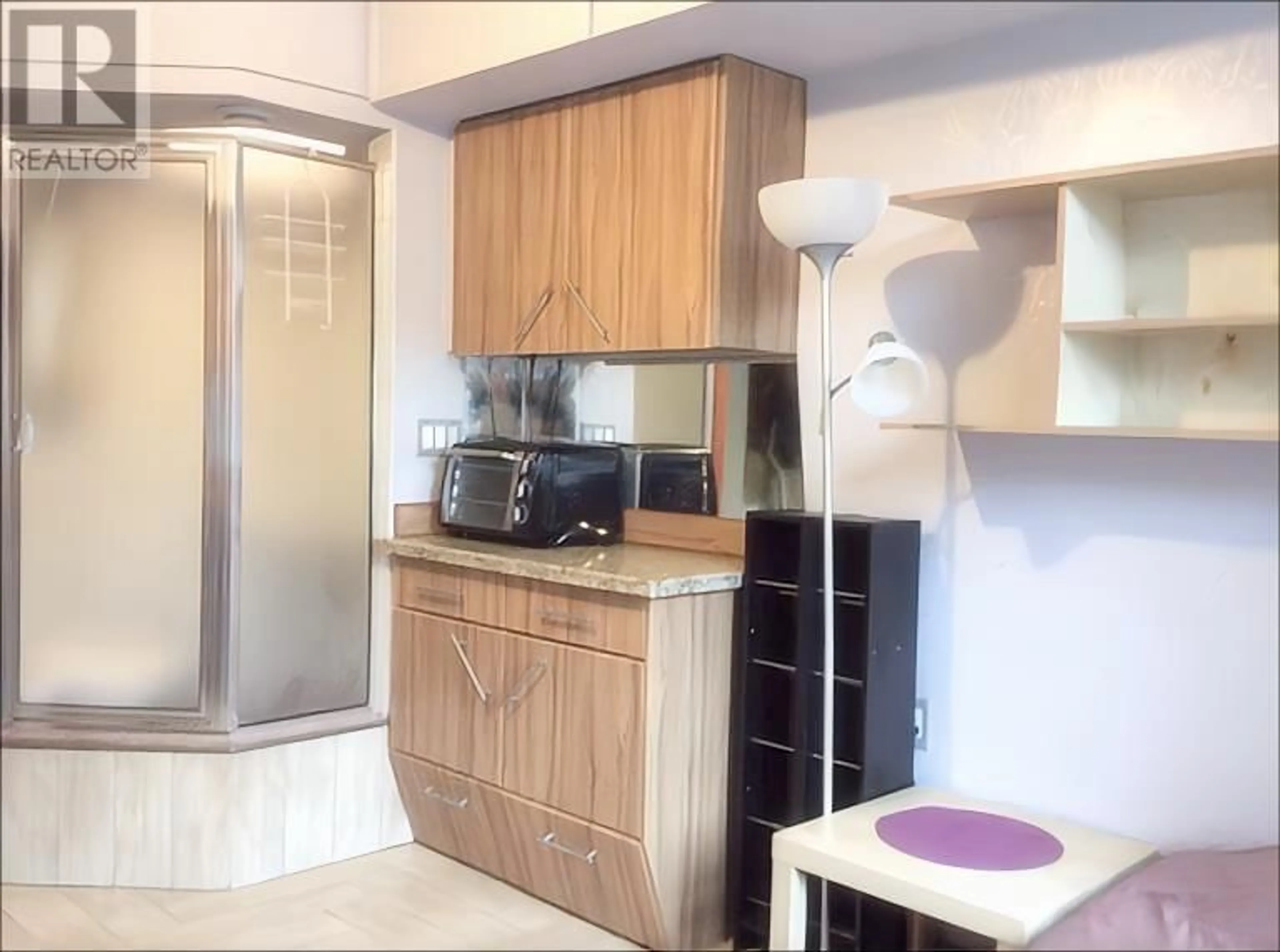 Standard kitchen, unknown for 368 33RD AVENUE, Vancouver British Columbia V5V2Z9