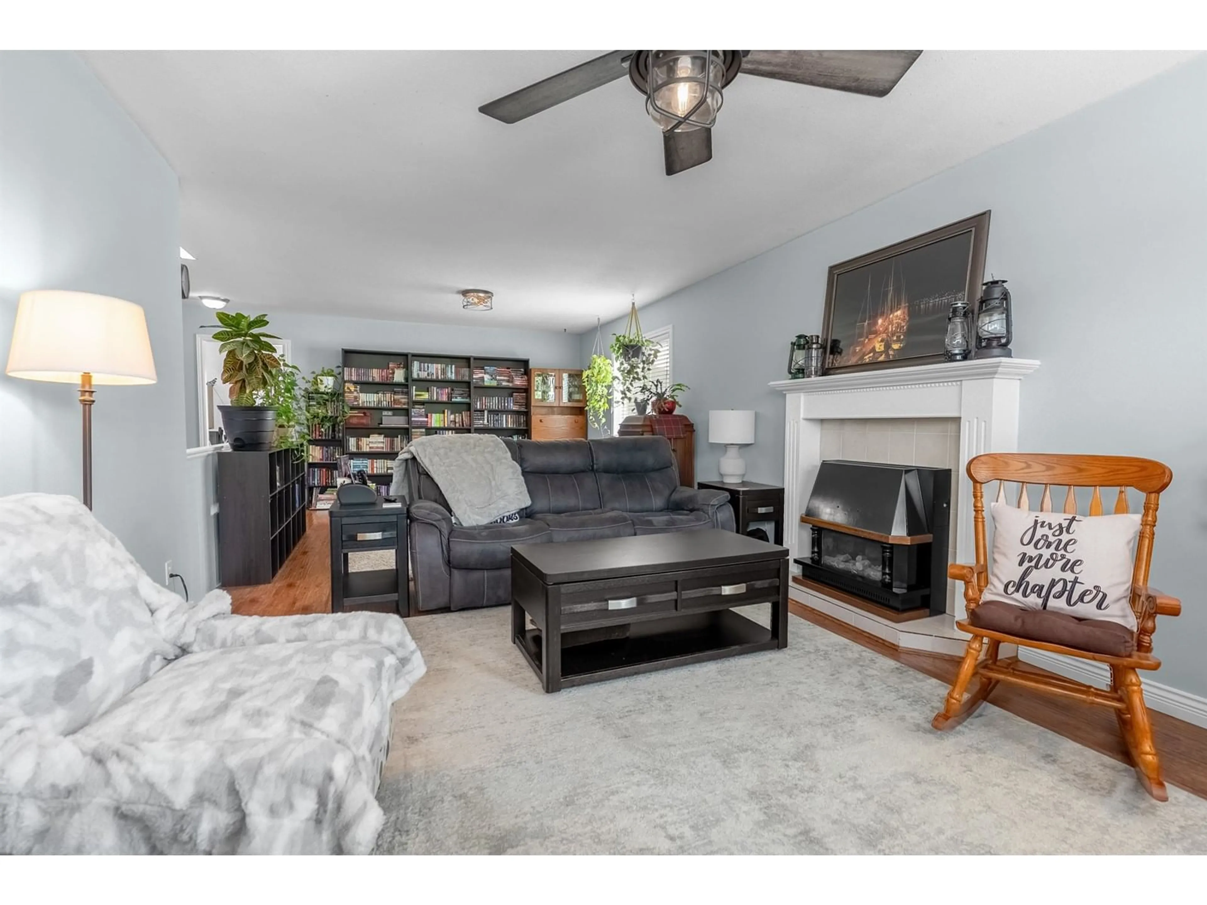 Living room with furniture, unknown for 3243 TOWNLINE, Abbotsford British Columbia V2T5J2