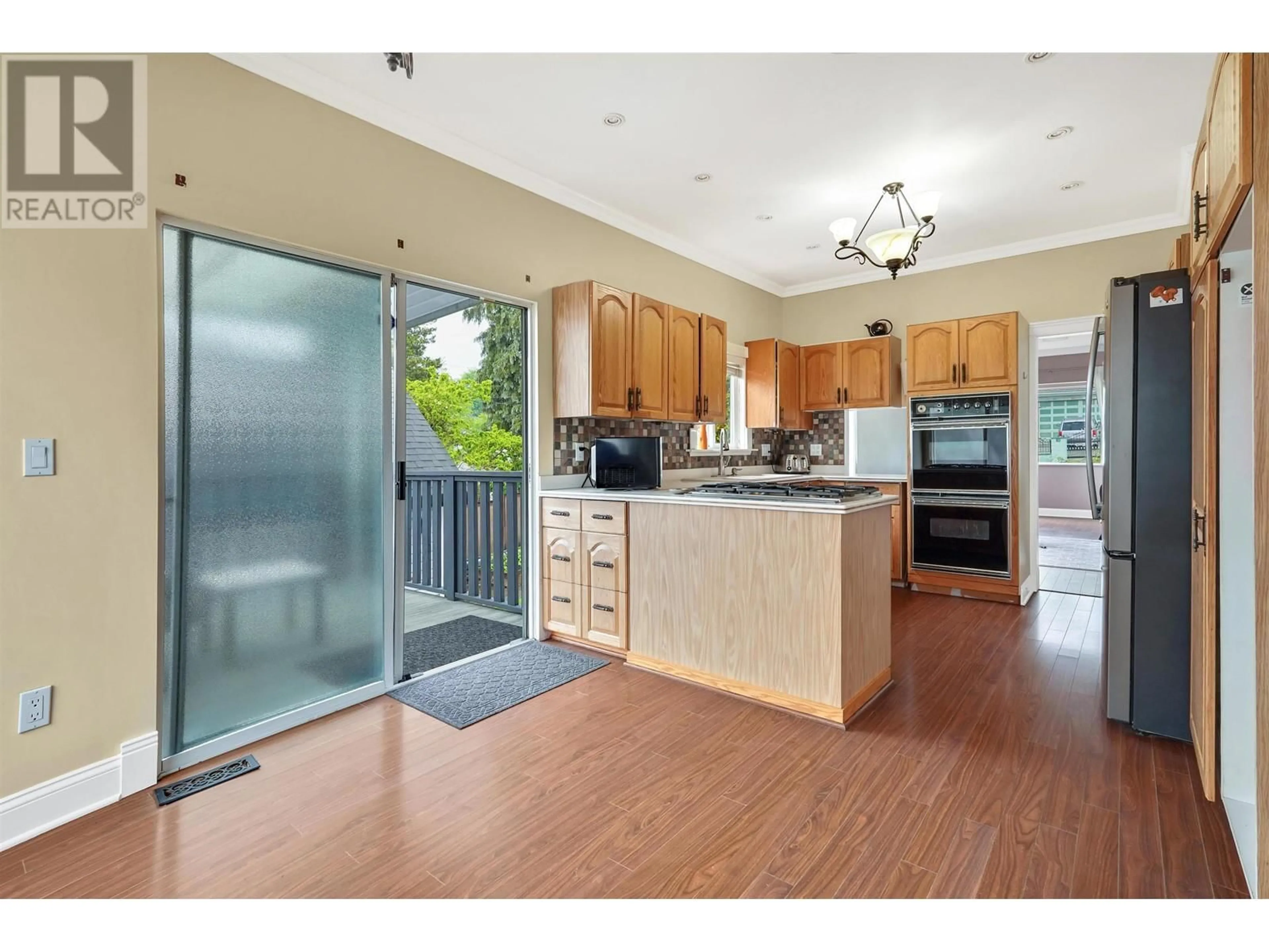 Open concept kitchen, unknown for 1218 HAMILTON STREET, New Westminster British Columbia V3M2N2