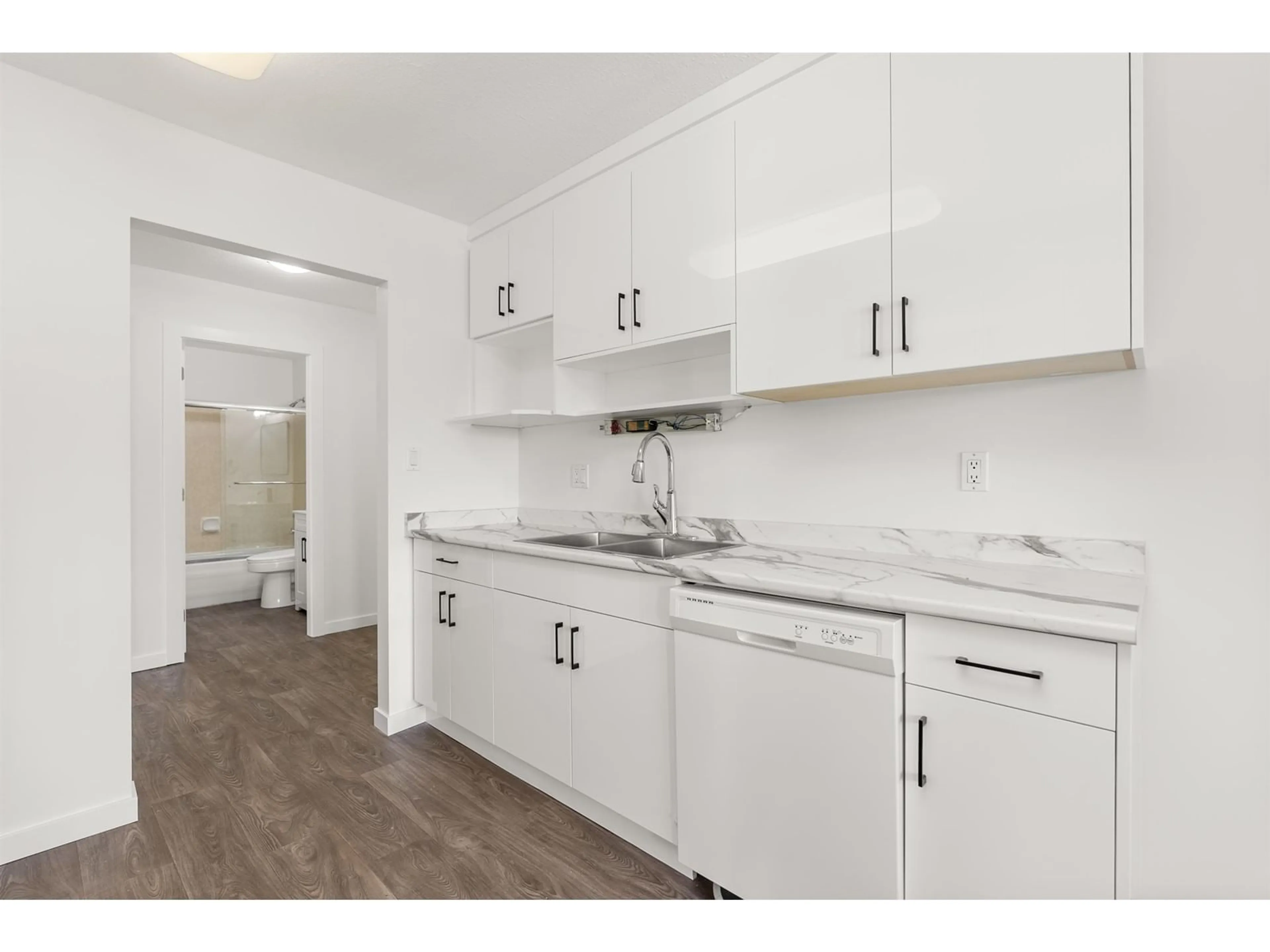 Standard kitchen, unknown for 303 - 2750 FULLER, Abbotsford British Columbia V2S3K1