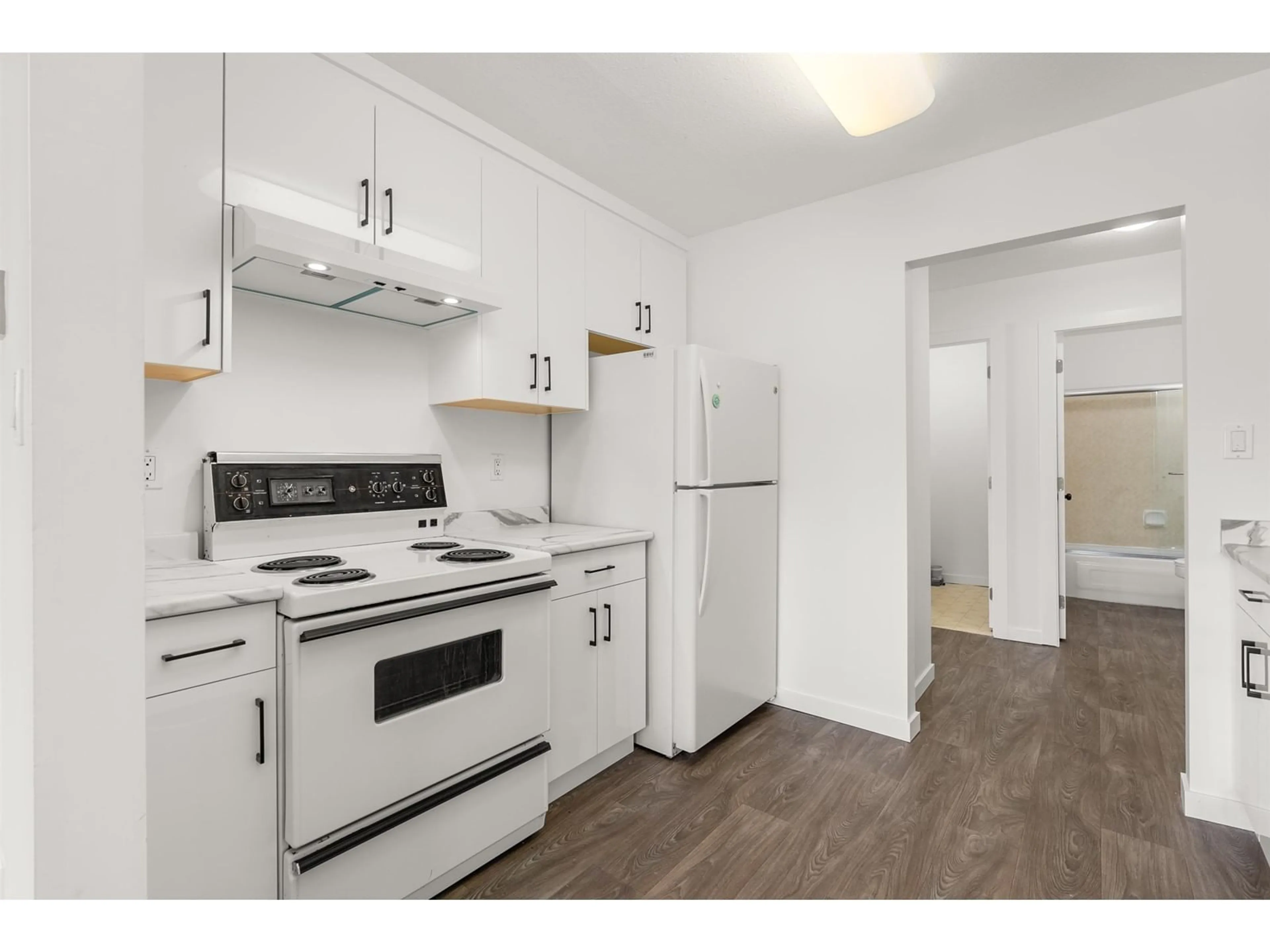 Standard kitchen, unknown for 303 - 2750 FULLER, Abbotsford British Columbia V2S3K1