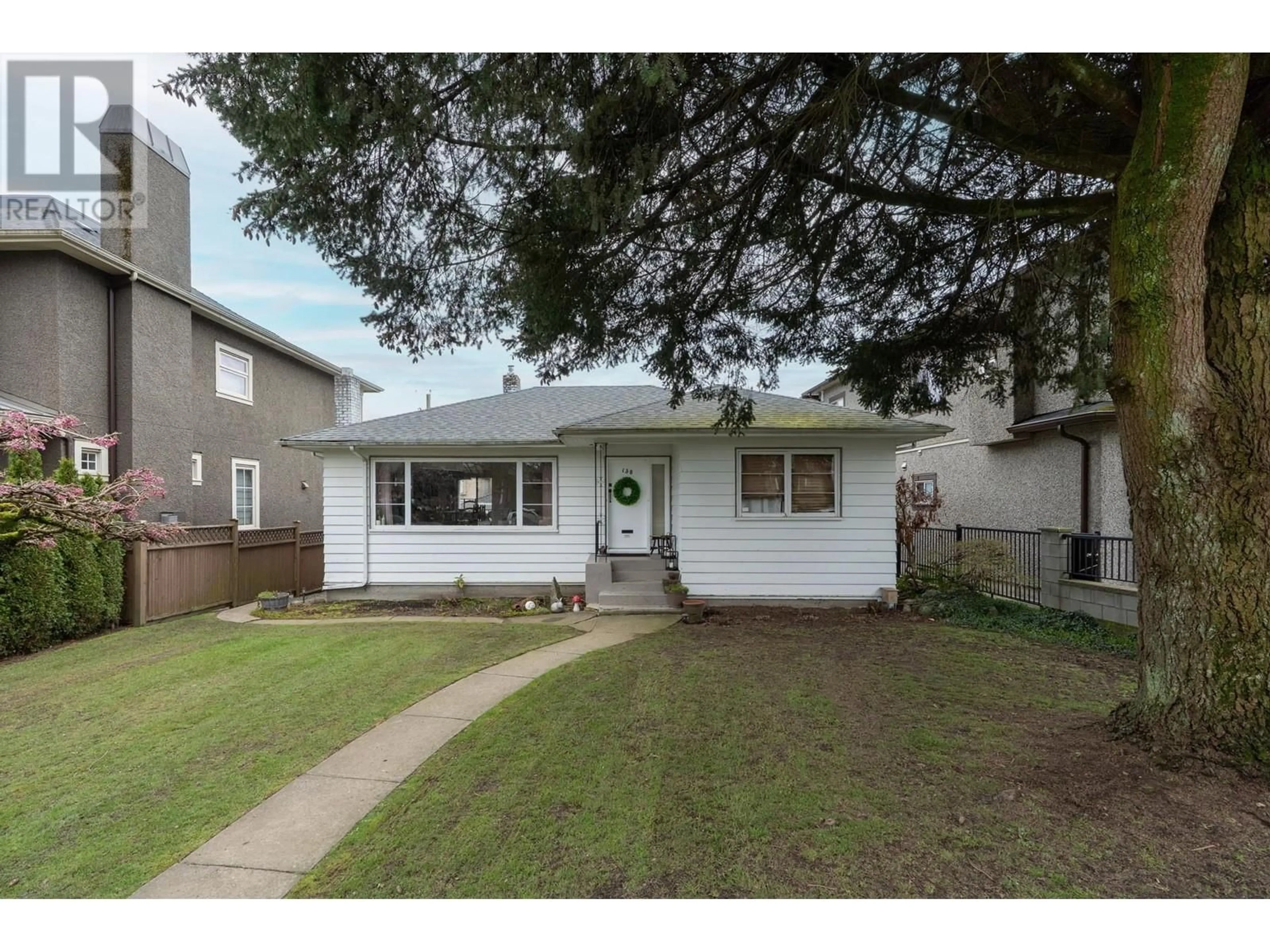 Home with vinyl exterior material, street for 130 46TH AVENUE, Vancouver British Columbia V5Y2W9