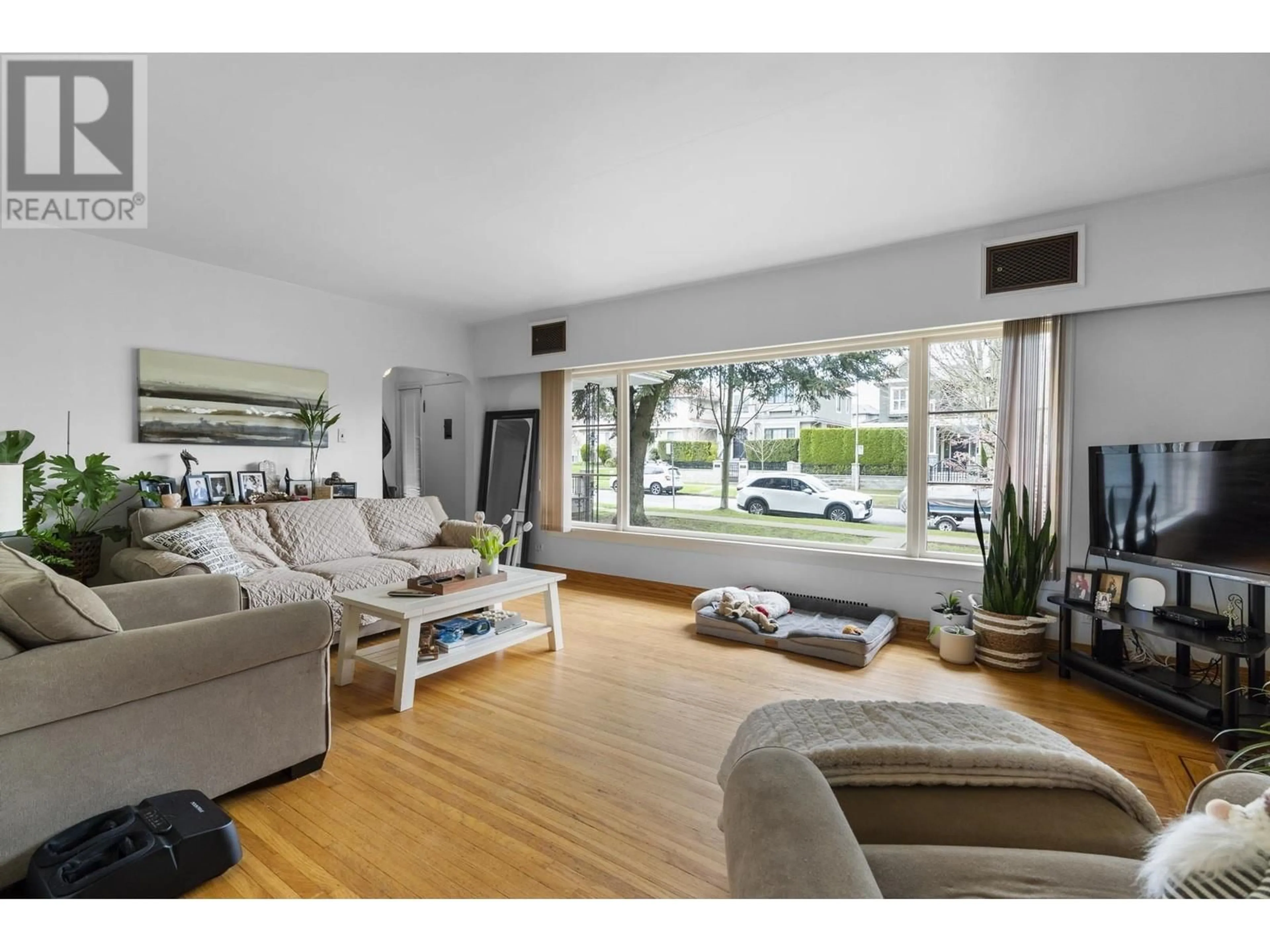 Living room with furniture, unknown for 130 46TH AVENUE, Vancouver British Columbia V5Y2W9
