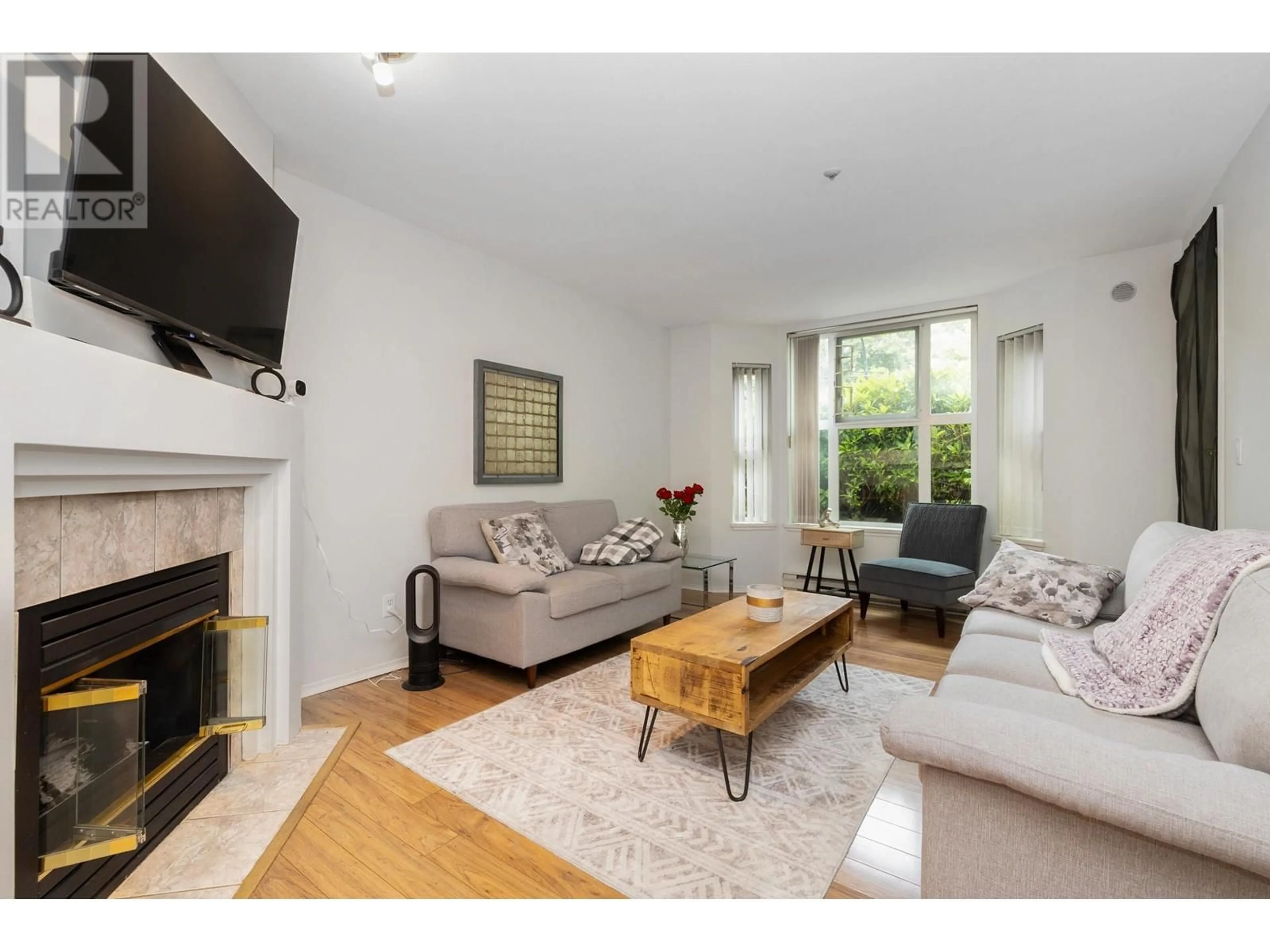 Living room with furniture, wood/laminate floor for 101 - 2231 WELCHER AVENUE, Port Coquitlam British Columbia V3C1X2