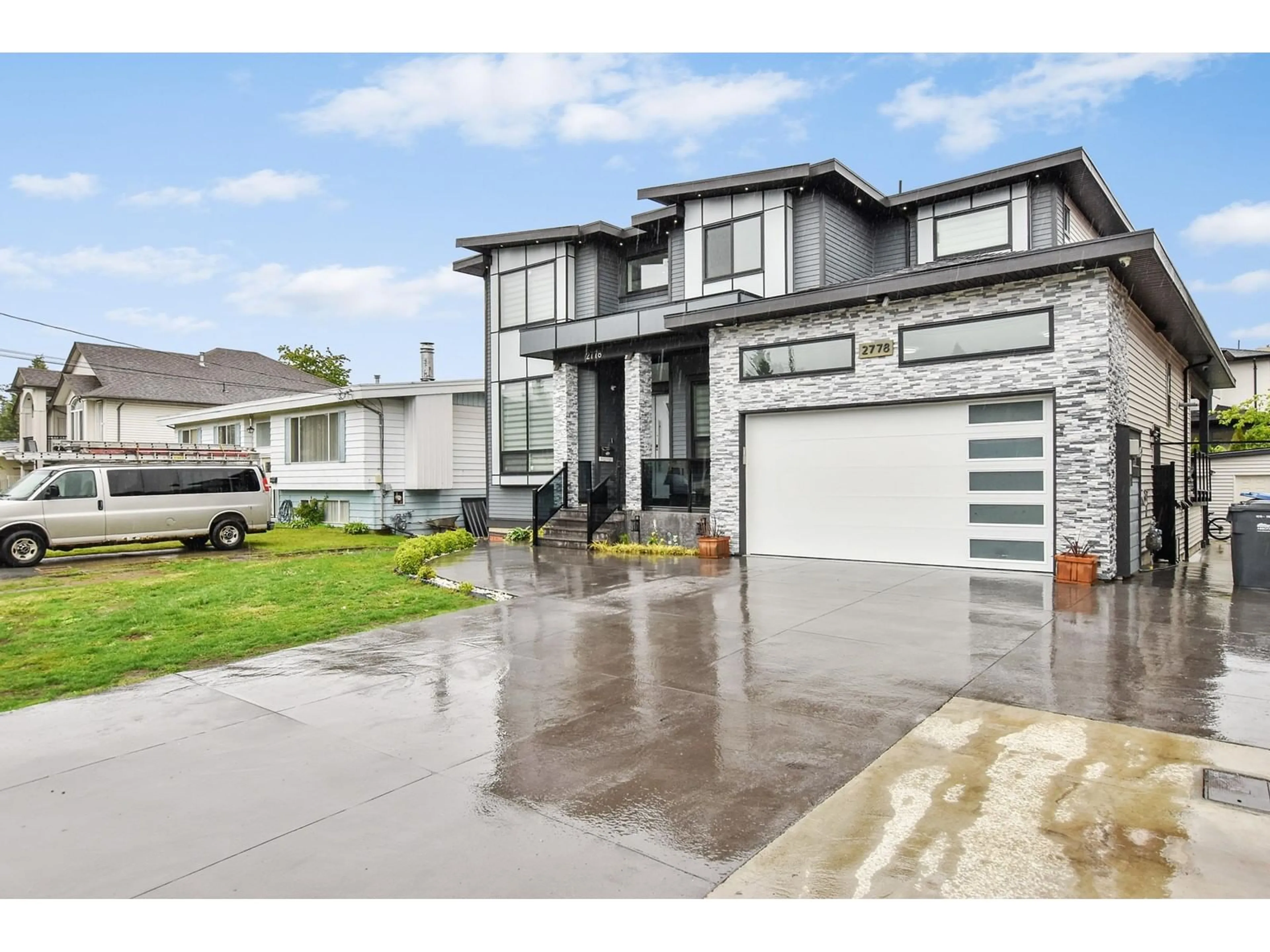 Home with vinyl exterior material, street for 2778 PRINCESS, Abbotsford British Columbia V2T2S6