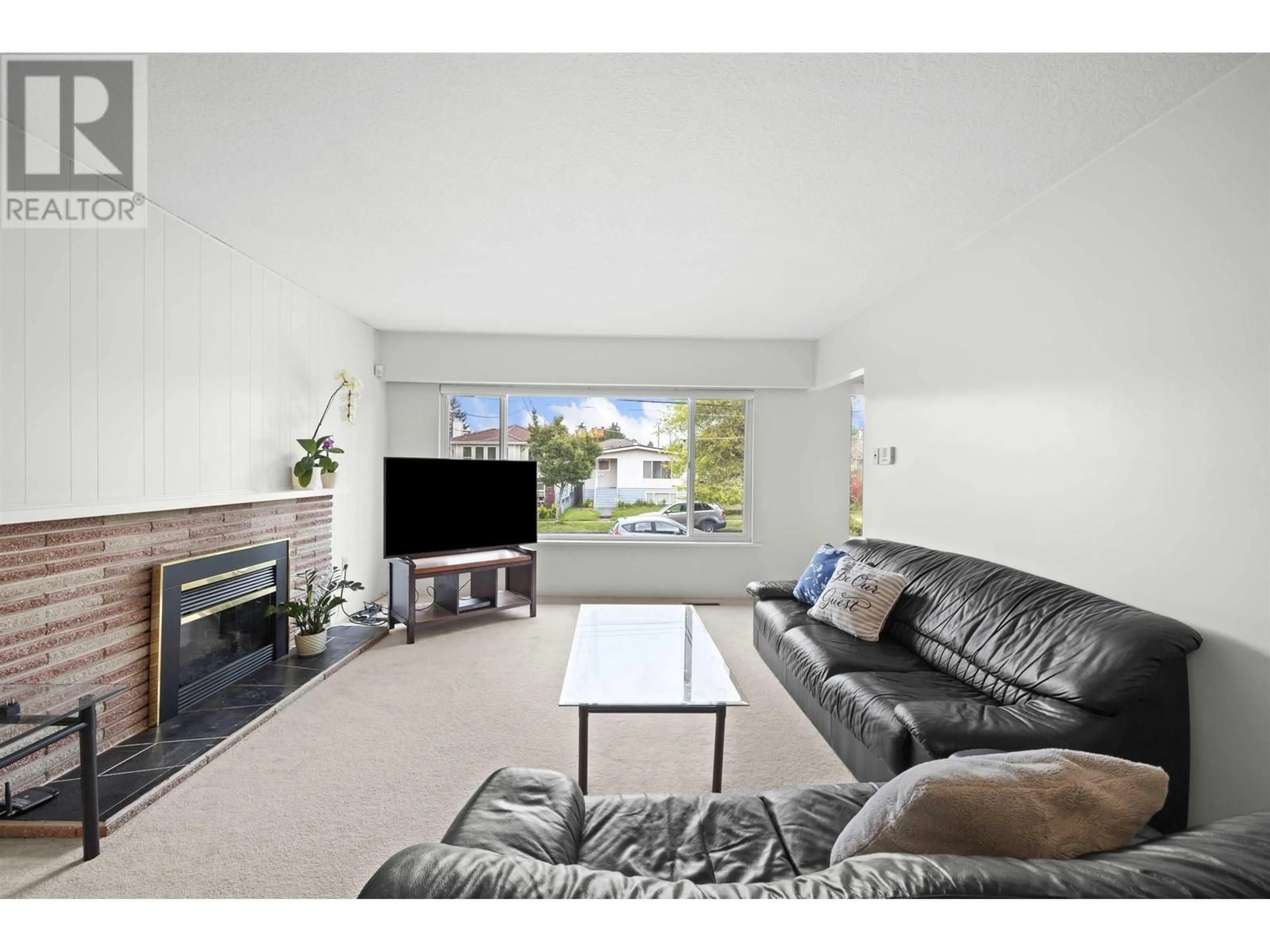 Living room with furniture, unknown for 3226 47 AVENUE, Vancouver British Columbia V5S1C6