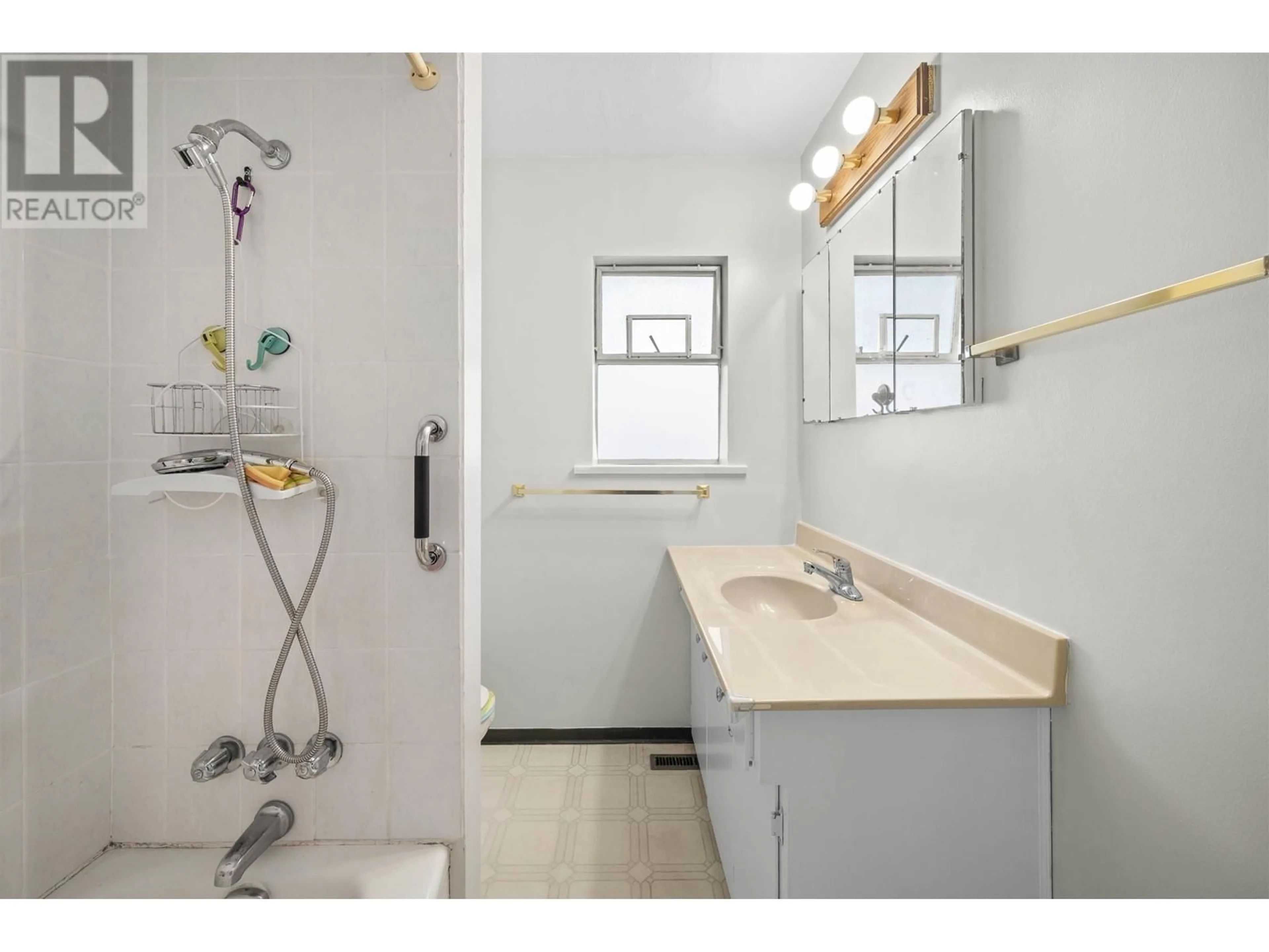 Standard bathroom, ceramic/tile floor for 3226 47 AVENUE, Vancouver British Columbia V5S1C6