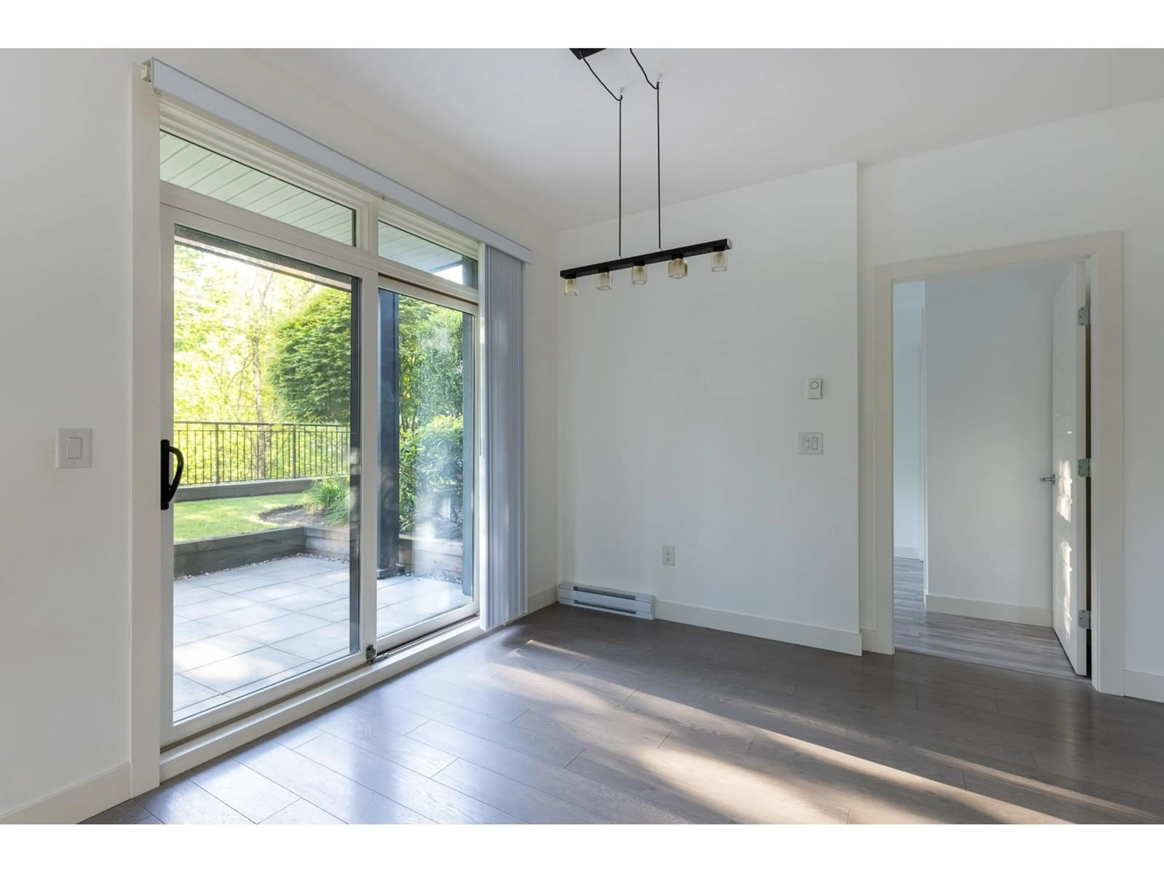 A pic of a room for 104 - 20062 FRASER, Langley British Columbia V3A0E6