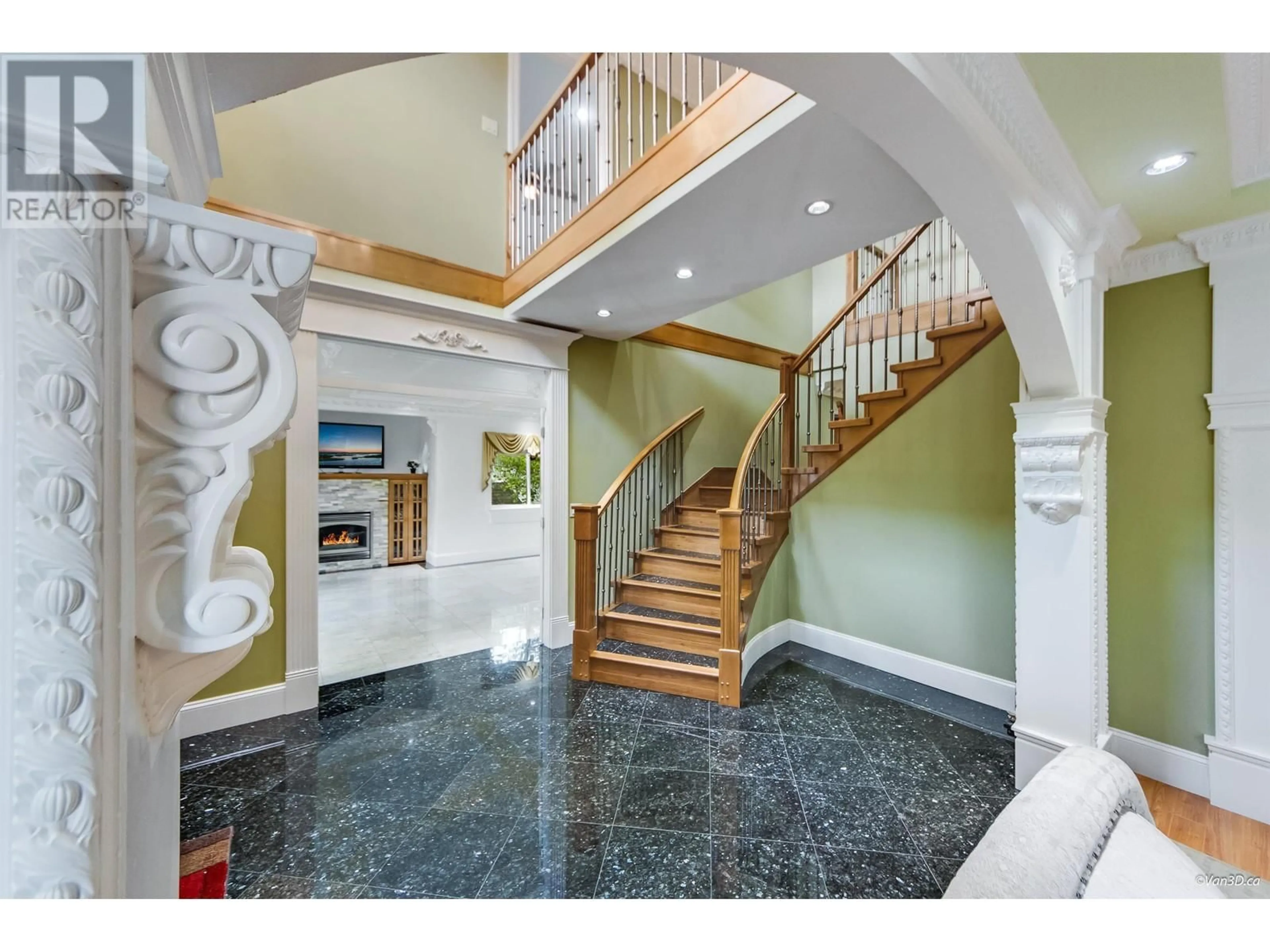 Indoor foyer for 4875 CLINTON STREET, Burnaby British Columbia V5J2L1