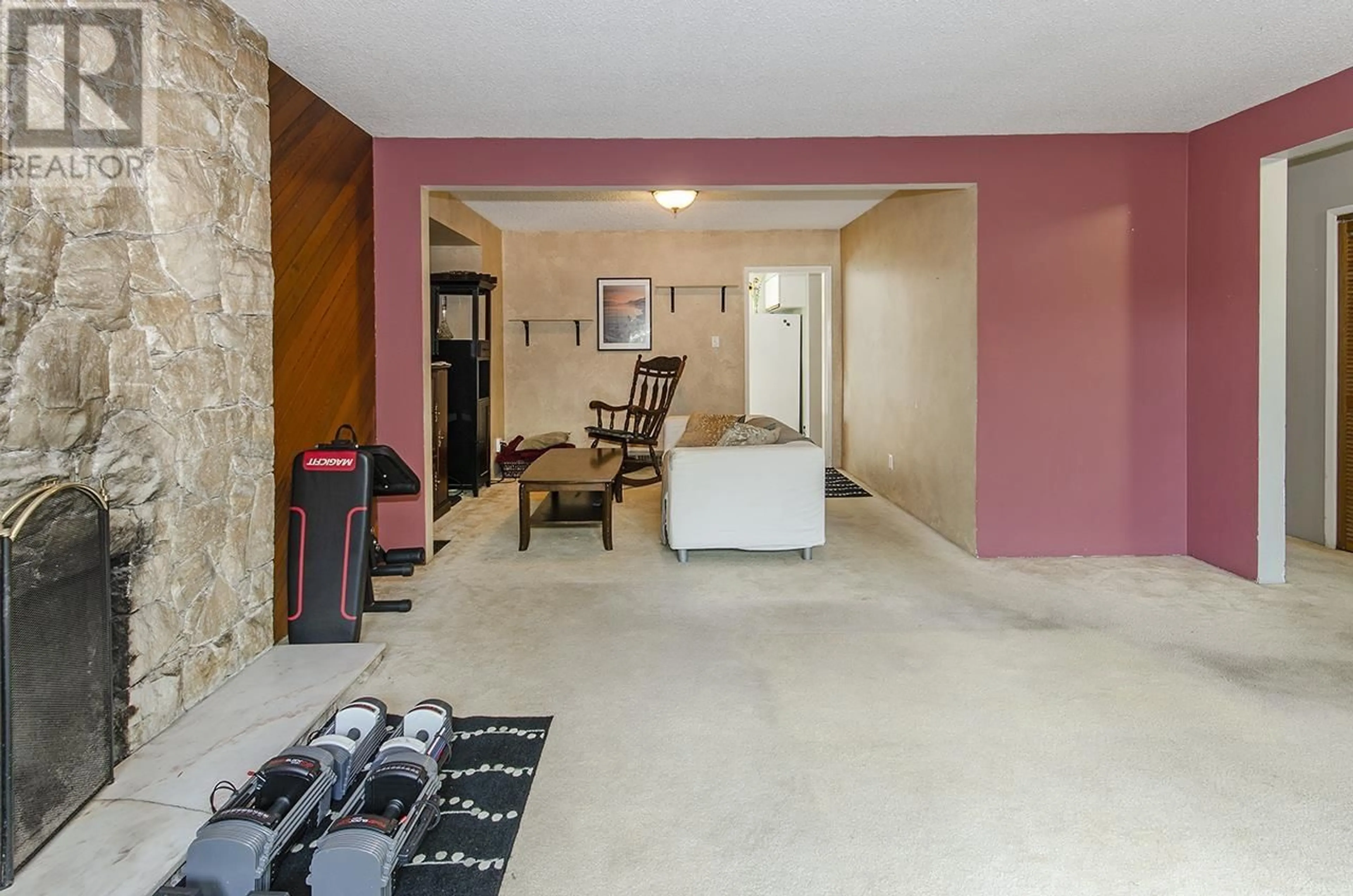 Indoor foyer for 3489 ST. MARYS AVENUE, North Vancouver British Columbia V7N1X7